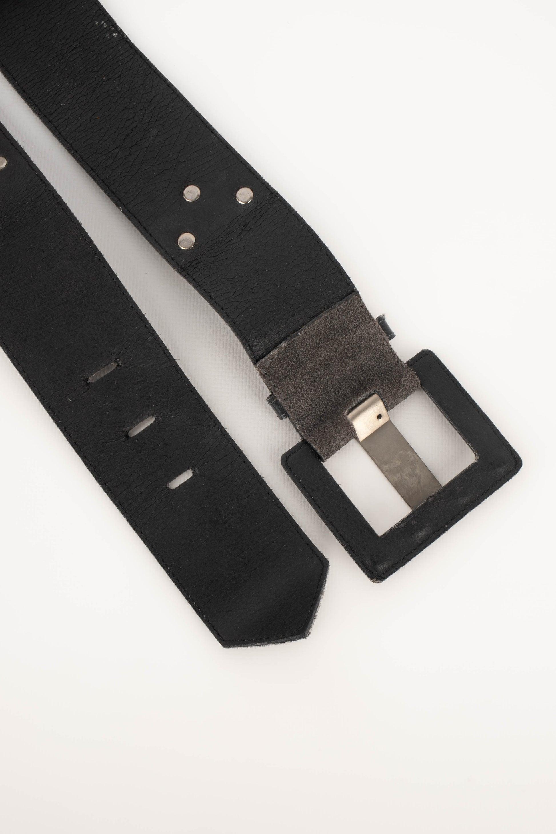 Cintura in pelle e camoscio di Yves Saint Laurent decorata con metallo argentato in vendita 1