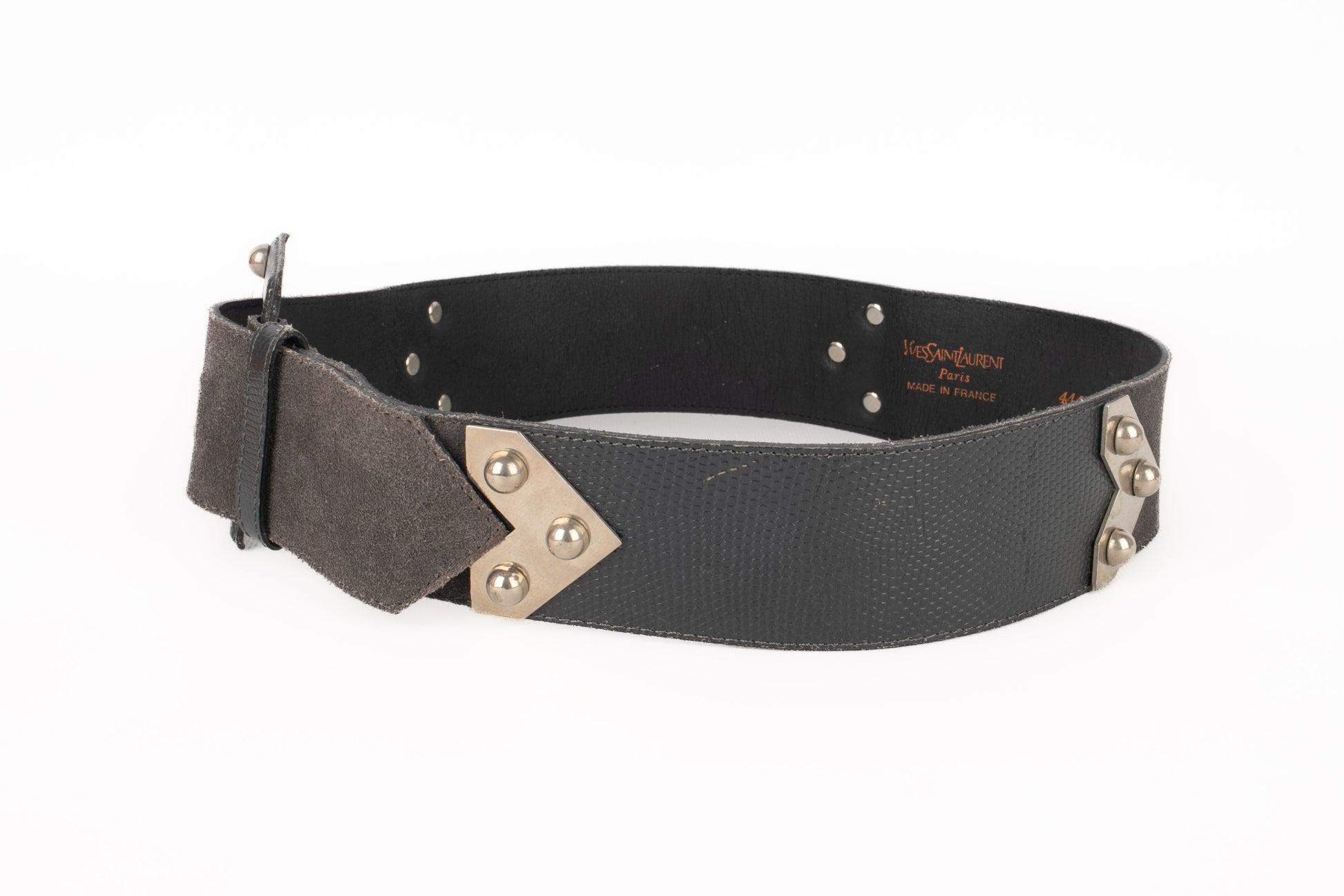 Cintura in pelle e camoscio di Yves Saint Laurent decorata con metallo argentato in vendita 2