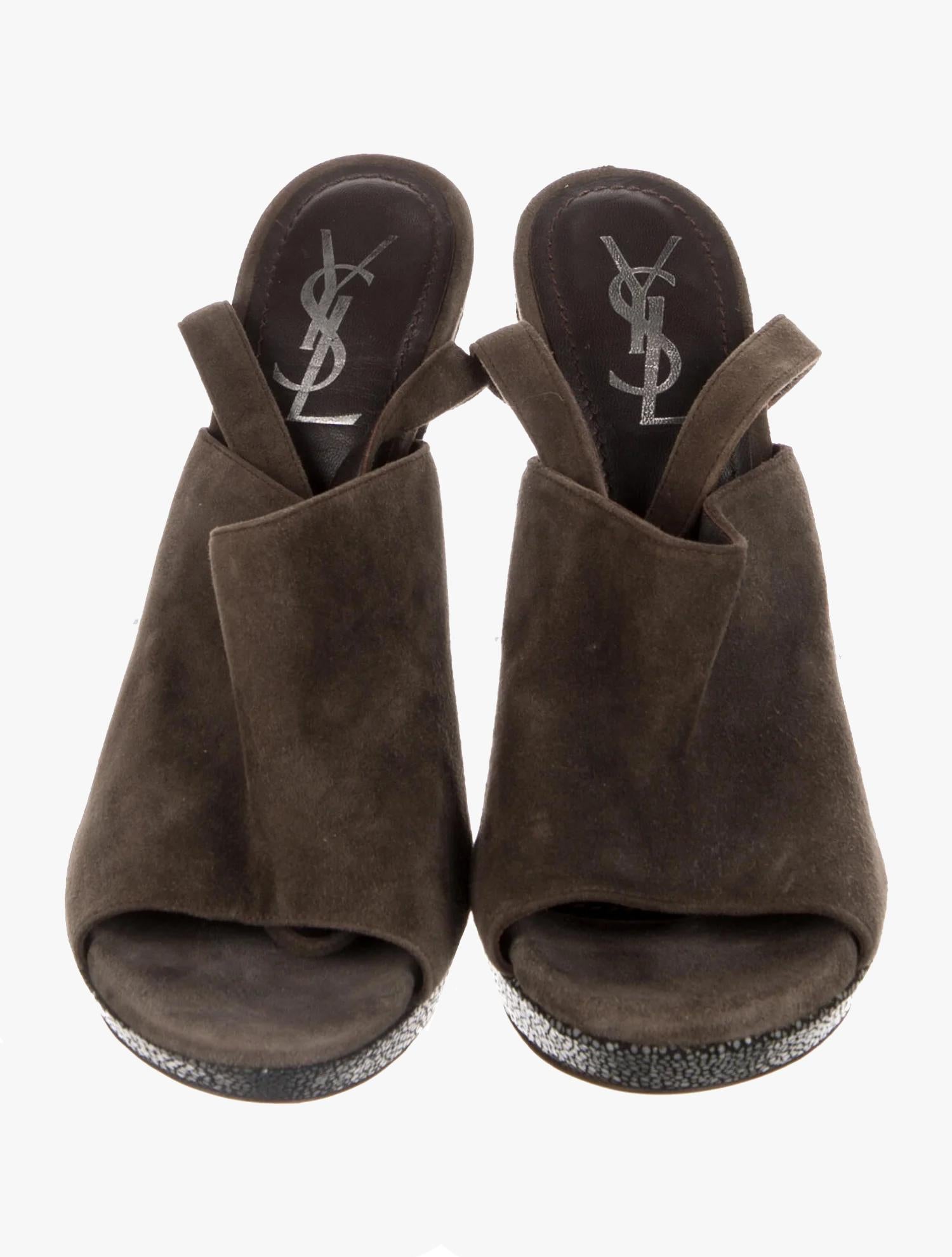 Yves Saint Laurent Rive Gauche suede high heel shoes

Stiletto Heels with Platform

Straps & Buckle Closure at Ankles

Size: 9  IT 39

Heels –  12,5 cm

Platforms: 2 cm

Condition – very good

........Additional information ........

- Photo might