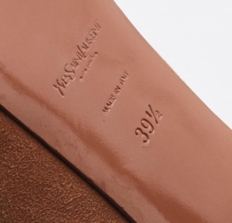 Yves Saint Laurent escarpins compensés Tribtoo à bout ouvert en daim verni, taille 39,5 en vente 2