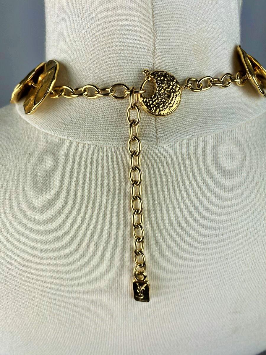 Yves Saint Laurent, collier Sultane en métal doré avec sa boîte d'origine C.1990 en vente 5