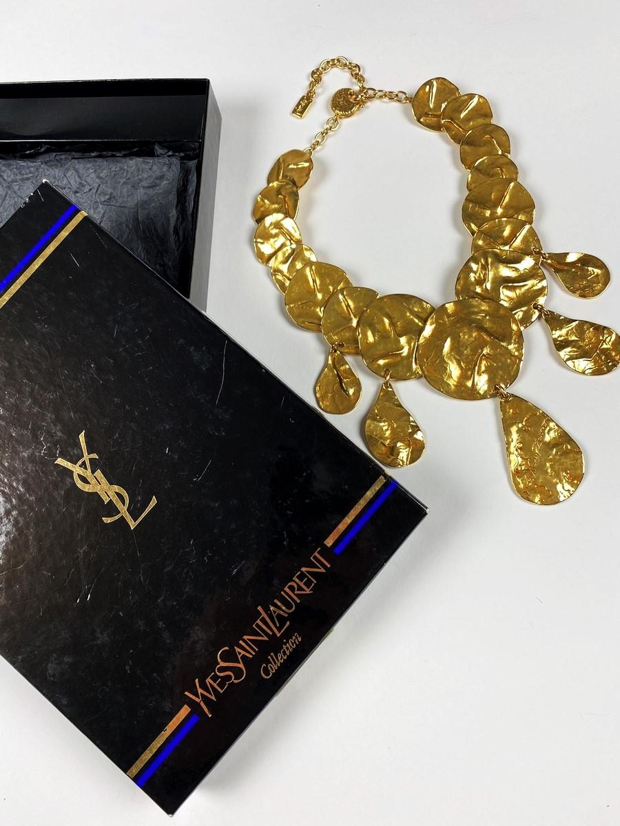 Baroque Yves Saint Laurent Sultane necklace in golden metal with its original box C.1990 For Sale