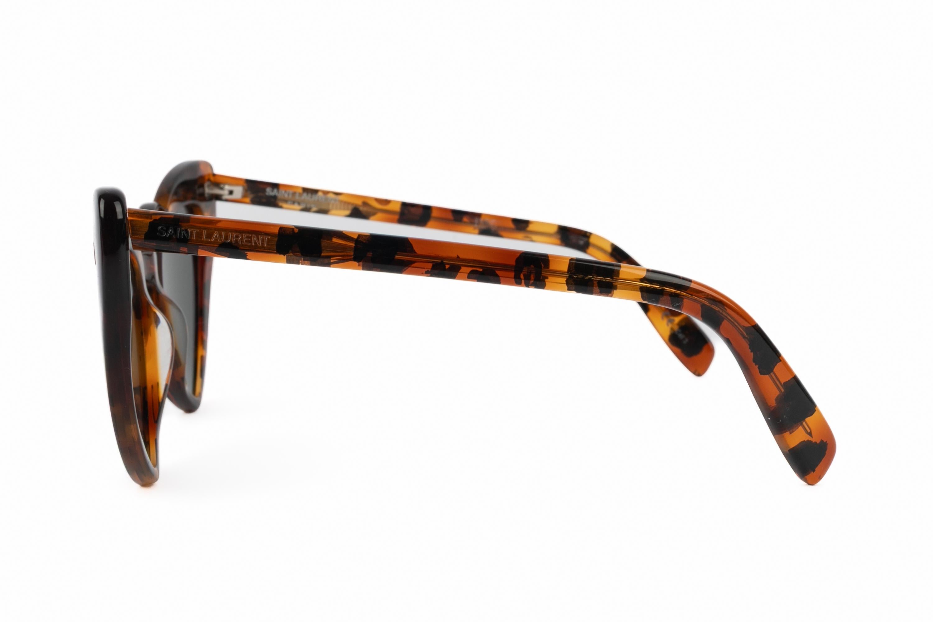 Yves Saint Laurent Sonnenbrille im Zustand „Hervorragend“ im Angebot in SAINT-OUEN-SUR-SEINE, FR