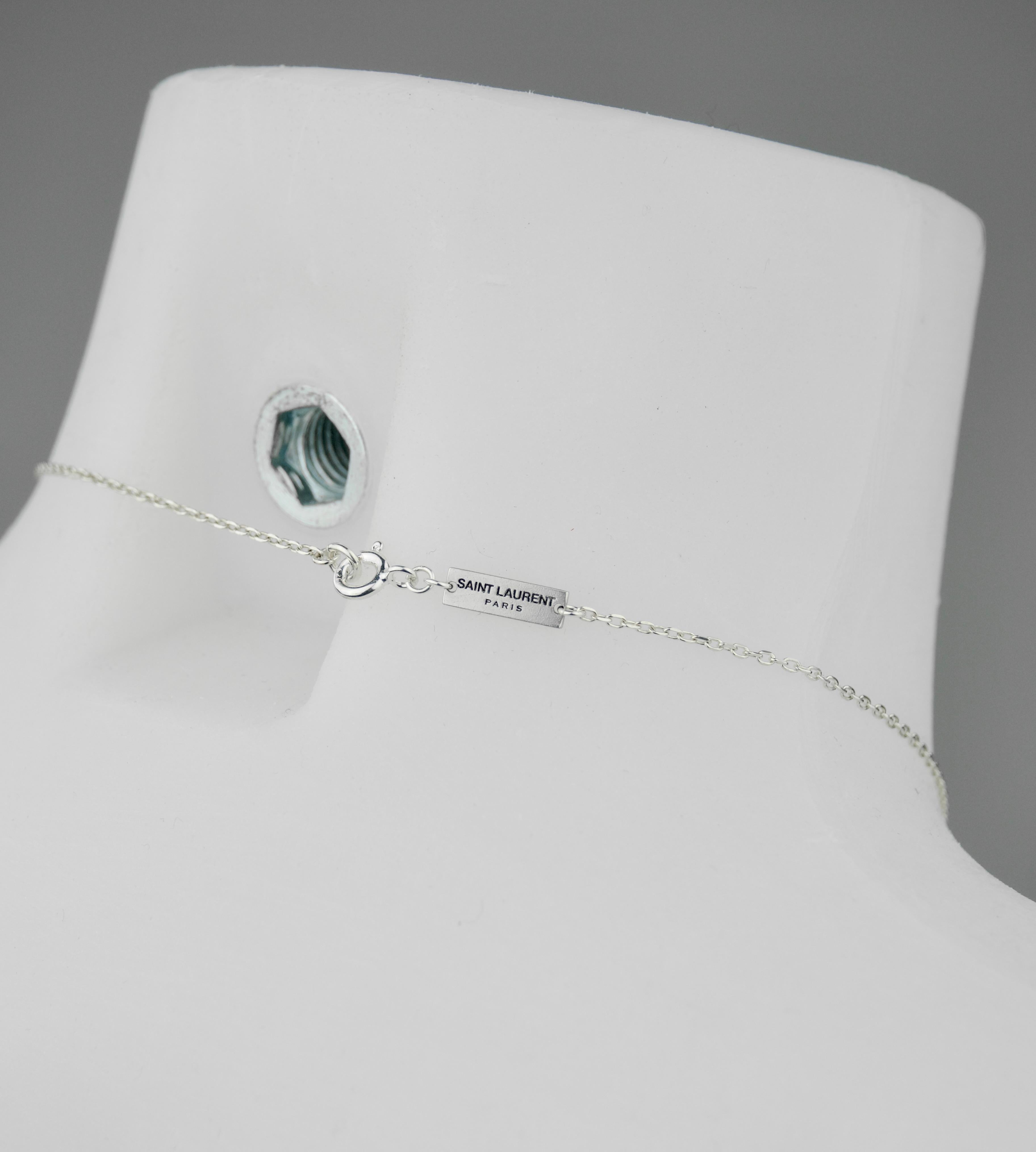 Yves Saint Laurent, Collana a cuore, Argento 45cm in vendita 1