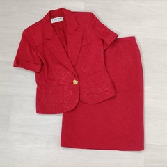 Yves Saint Laurent tailleur rosso con bottone a cuore, vintage anni '90