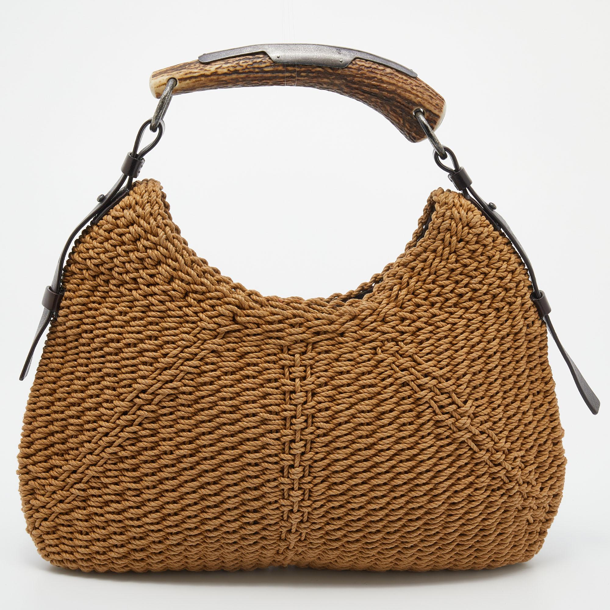 It is indeed rare for one to chance upon a hobo as gorgeous as this Mombasa from Yves Saint Laurent. It comes beautifully crafted from raffia and is designed with a horn-shaped handle detailed with silver-tone hardware. The bag also has a