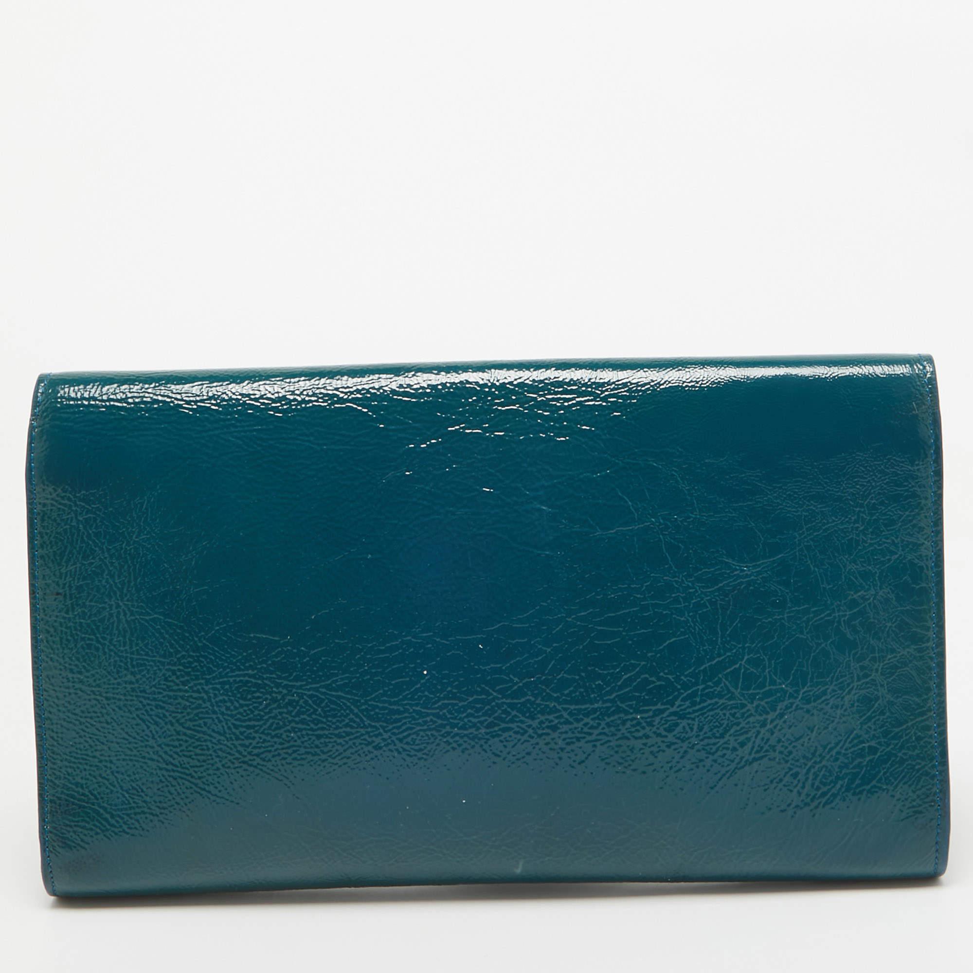 Yves Saint Laurent Teal Patent Leather Belle De Jour Flap Clutch In Fair Condition In Dubai, Al Qouz 2