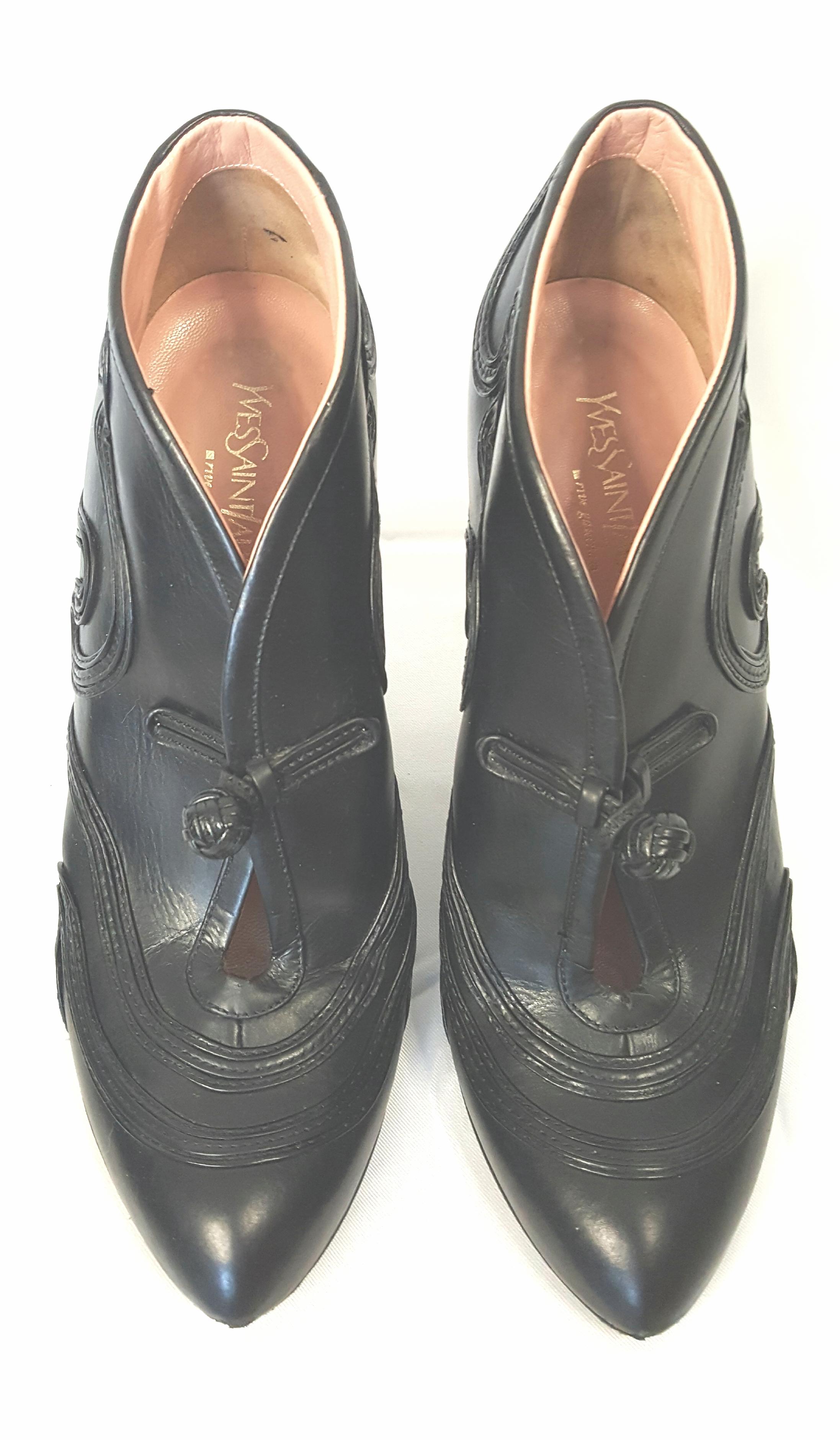 YvesSaintLaurent TomFord Finale Sculptural LotusHeel&Applique Black Ankle Boots In Excellent Condition In Chicago, IL