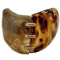 YVES SAINT LAURENT Schildkrötenpanzer und Metallmanschette