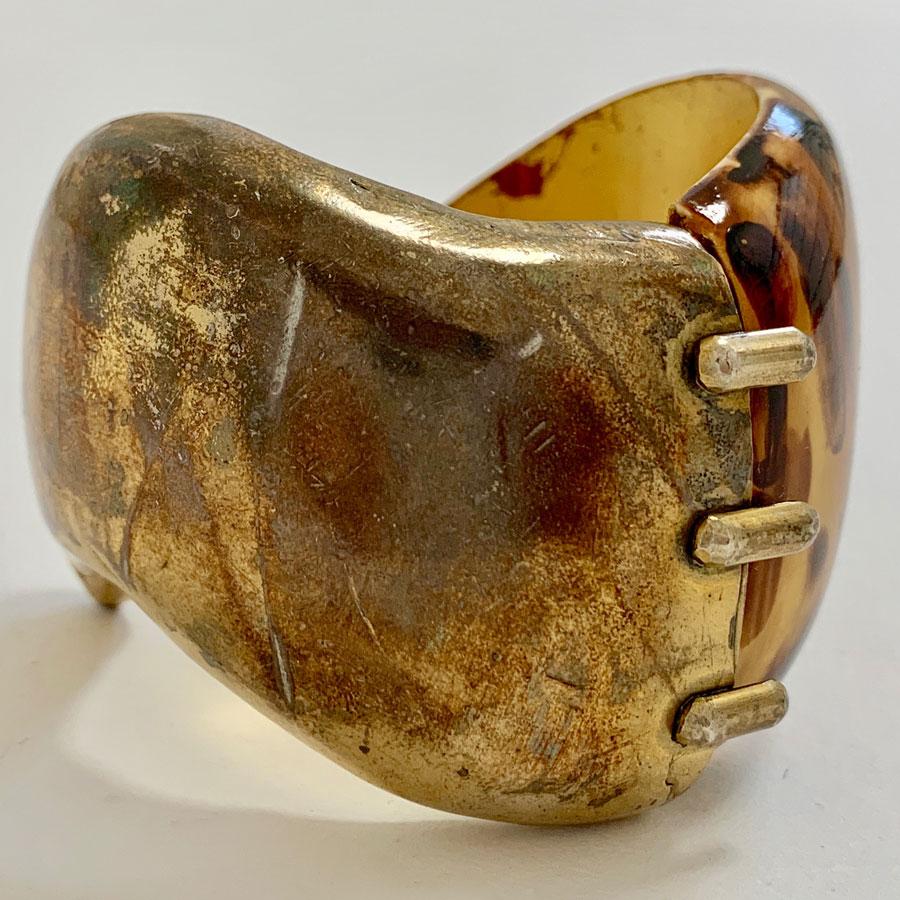 YVES SAINT LAURENT Tortoiseshell And Metal Cuff In Good Condition For Sale In Paris, FR