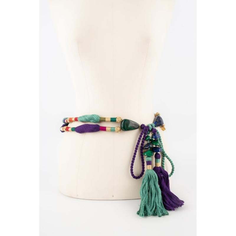 Yves Saint Laurent  - (Made in France) Cintura in passamaneria con resina multicolore

Informazioni aggiuntive:
Condizioni: Buone condizioni
Dimensioni: Lunghezza: 195 cm

Riferimento del venditore: ACC132