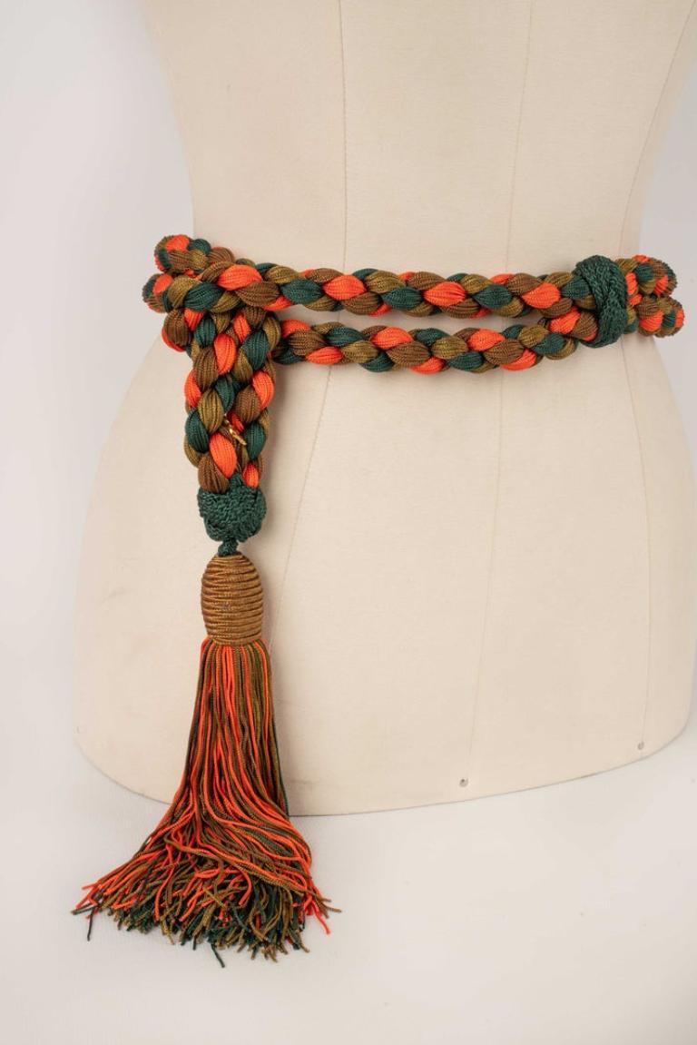 YVES SAINT LAURENT - (Made in France) Trimmings belt ending with a pompom.

Additional information:
Condition: Very good condition
Dimensions: Length: 85 cm

Seller Reference: ACC131
