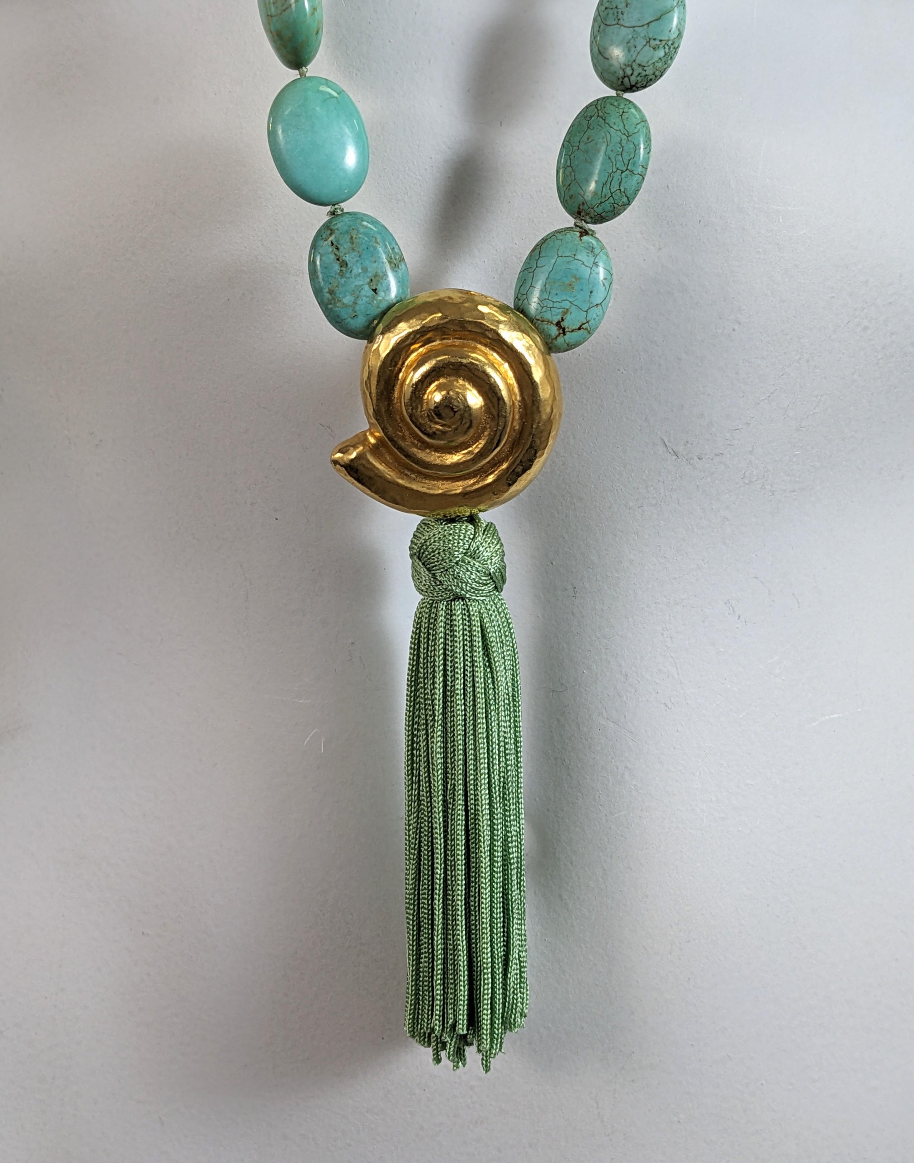 Yves Saint Laurent, collier de perles turquoises et dorées en forme de coquille de nautile en vente 2