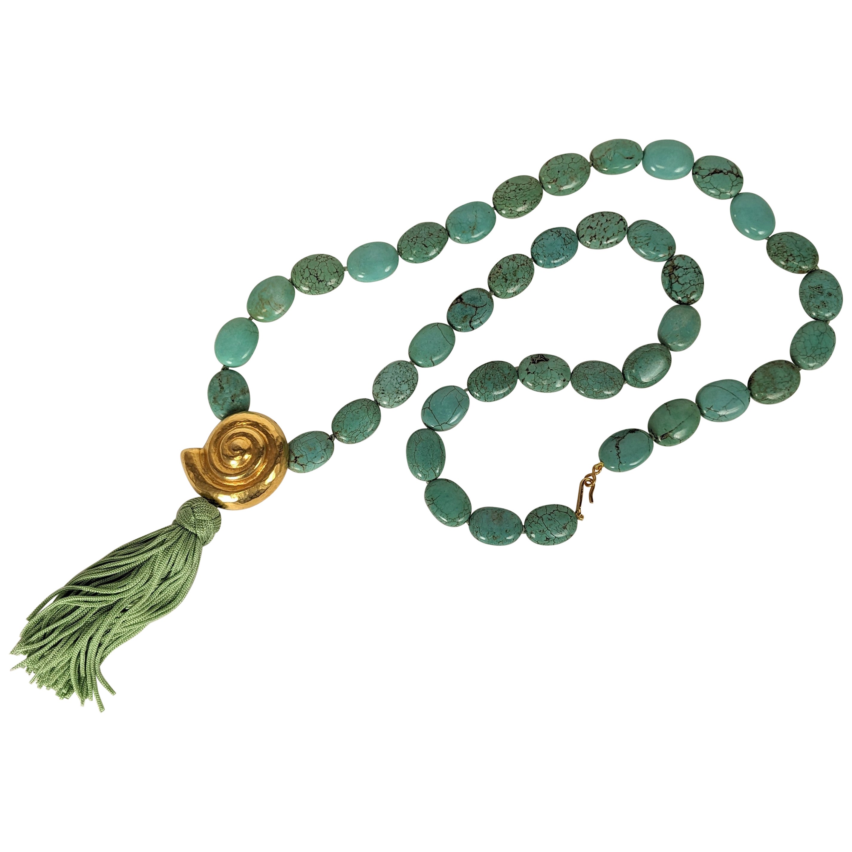 Yves Saint Laurent, collier de perles turquoises et dorées en forme de coquille de nautile en vente