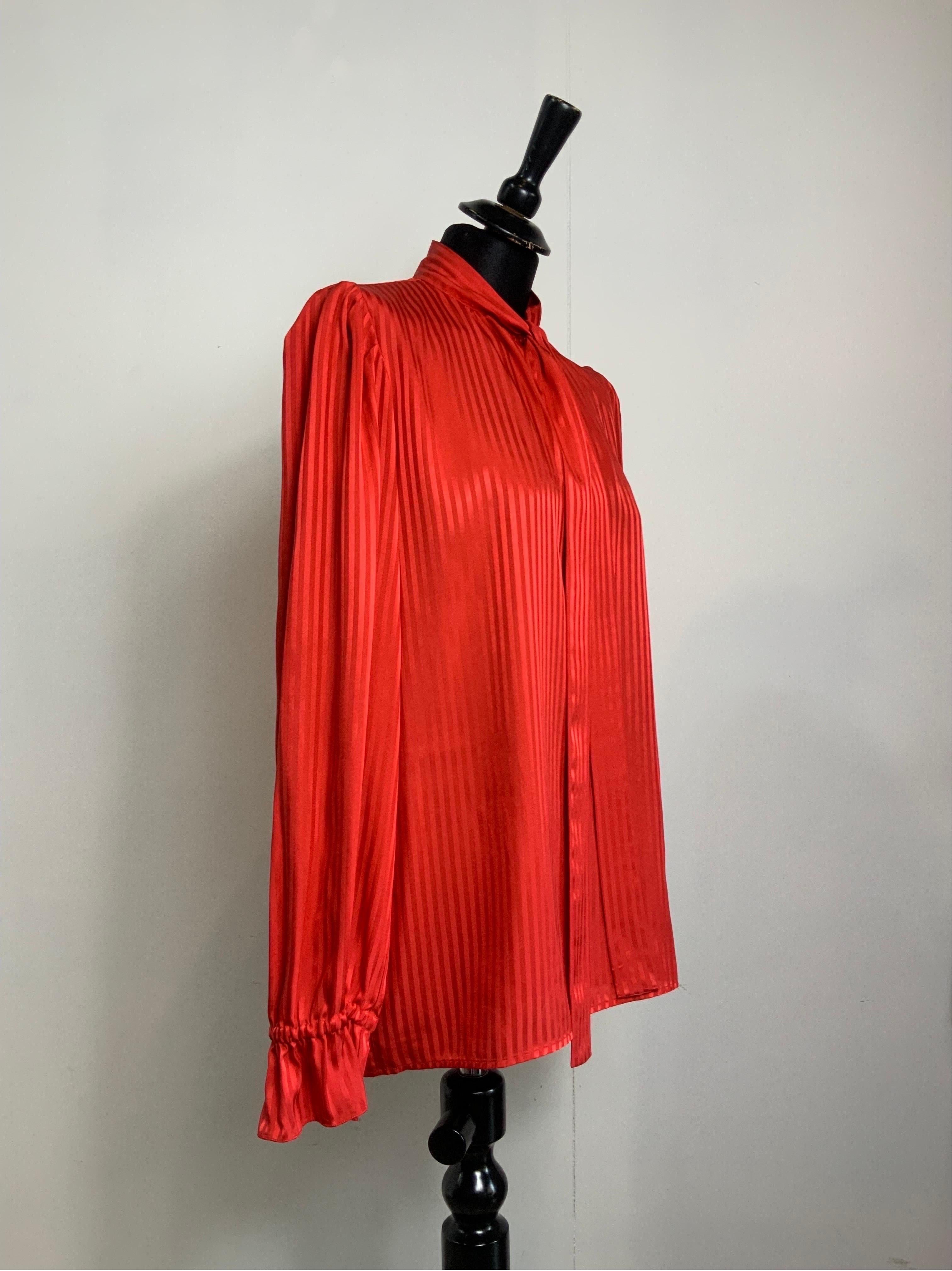 Yves Saint Laurent Variation Vintage red Shirt In Excellent Condition For Sale In Carnate, IT