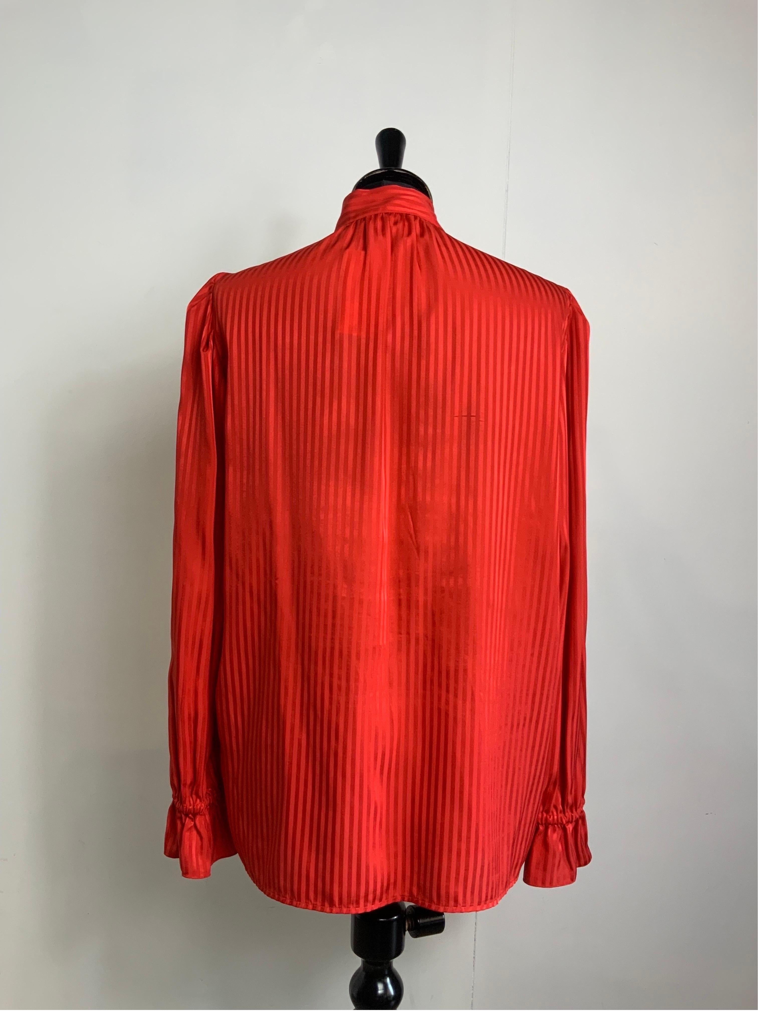 Yves Saint Laurent Variation Rotes Vintage-Hemd im Angebot 1