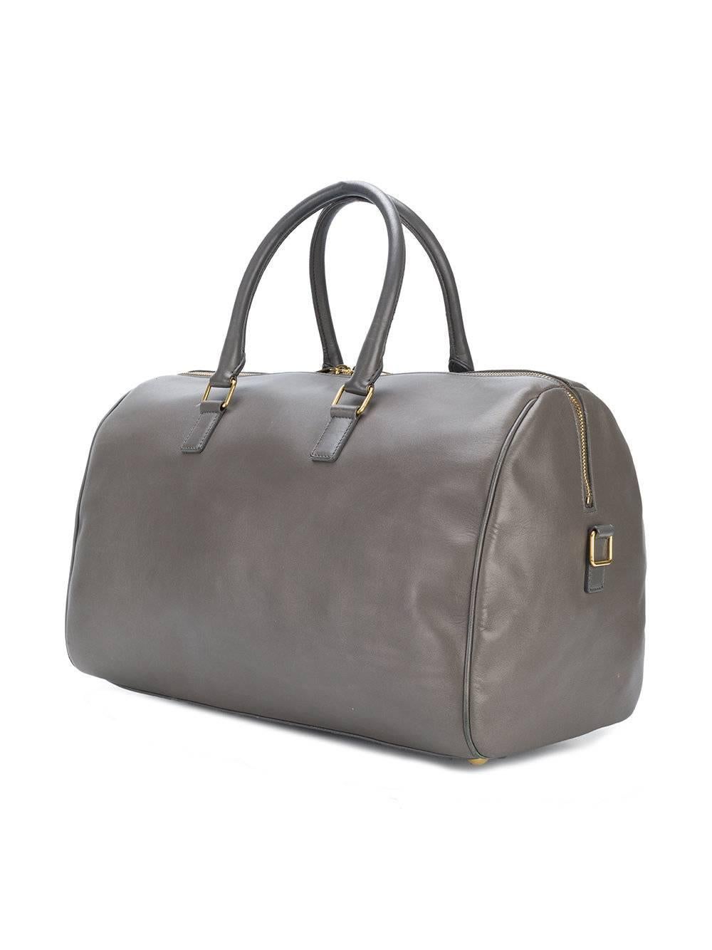 This veal grey calf leather and suede 2way travel bag from Yves Saint Laurent Vintage featuring round top handles, a detachable and adjustable shoulder strap, a double top zip closure, a main internal compartment, an internal zipped pocket, an