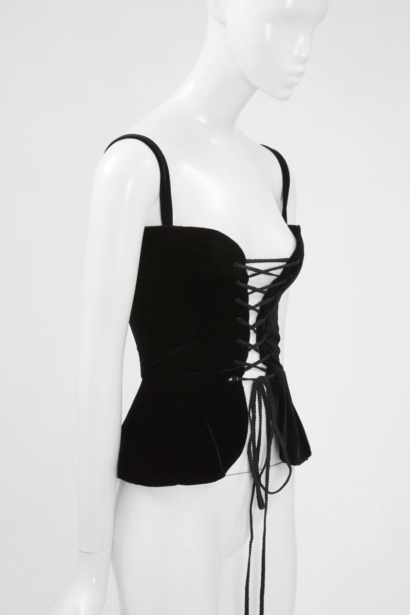 Among the most iconic YSL pieces, his laced corset top is definitively a major essential to complete any refined modern wardrobe. To confirm that, Anthony Vaccarello, nowadays heading YSL creative department, has re-issued this model again.