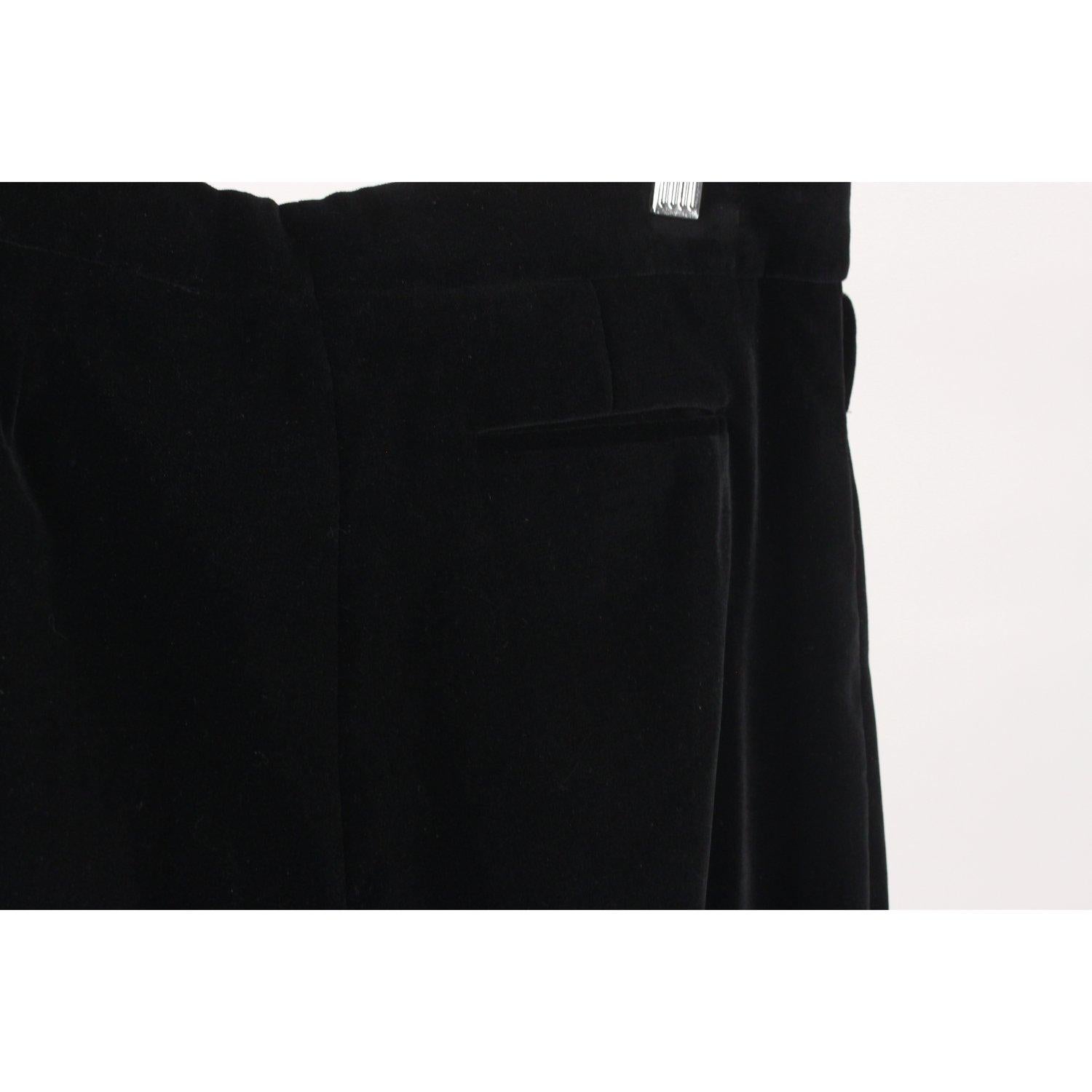 MATERIAL: Velvet COLOR: Black MODEL: Trousers GENDER: Women SIZE: Small COUNTRY OF MANUFACTURE: Italy Condition CONDITION DETAILS: B :GOOD CONDITION - Some light wear of use - Minimal pressure marks on the waist Measurements MEASUREMENTS: TOTAL