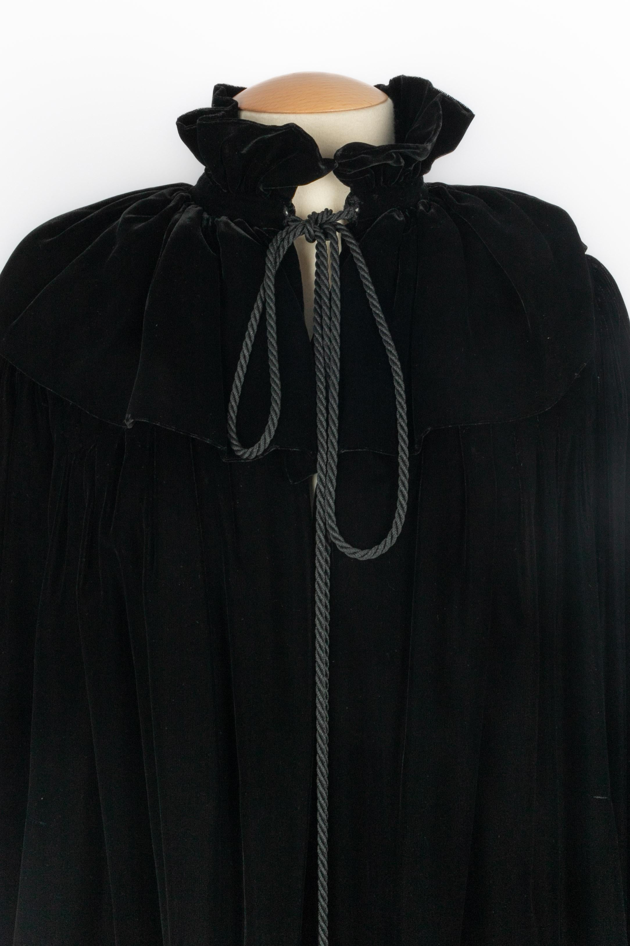 Set di velluto Yves Saint Laurent in vendita 2