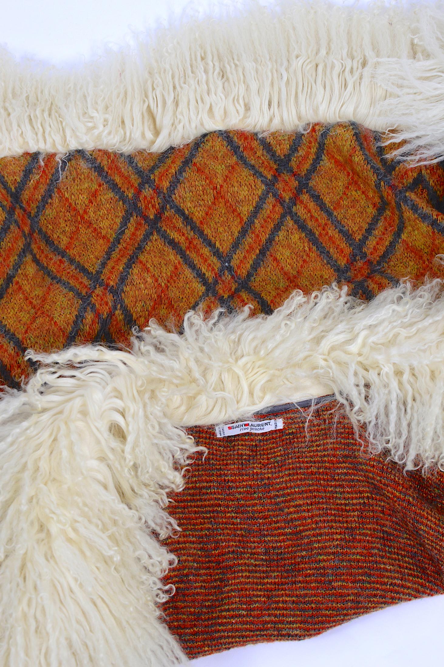 Yves Saint Laurent vintage 1980s mongolian lamb fur trimmed knit cardigan In Excellent Condition In Antwerpen, Vlaams Gewest