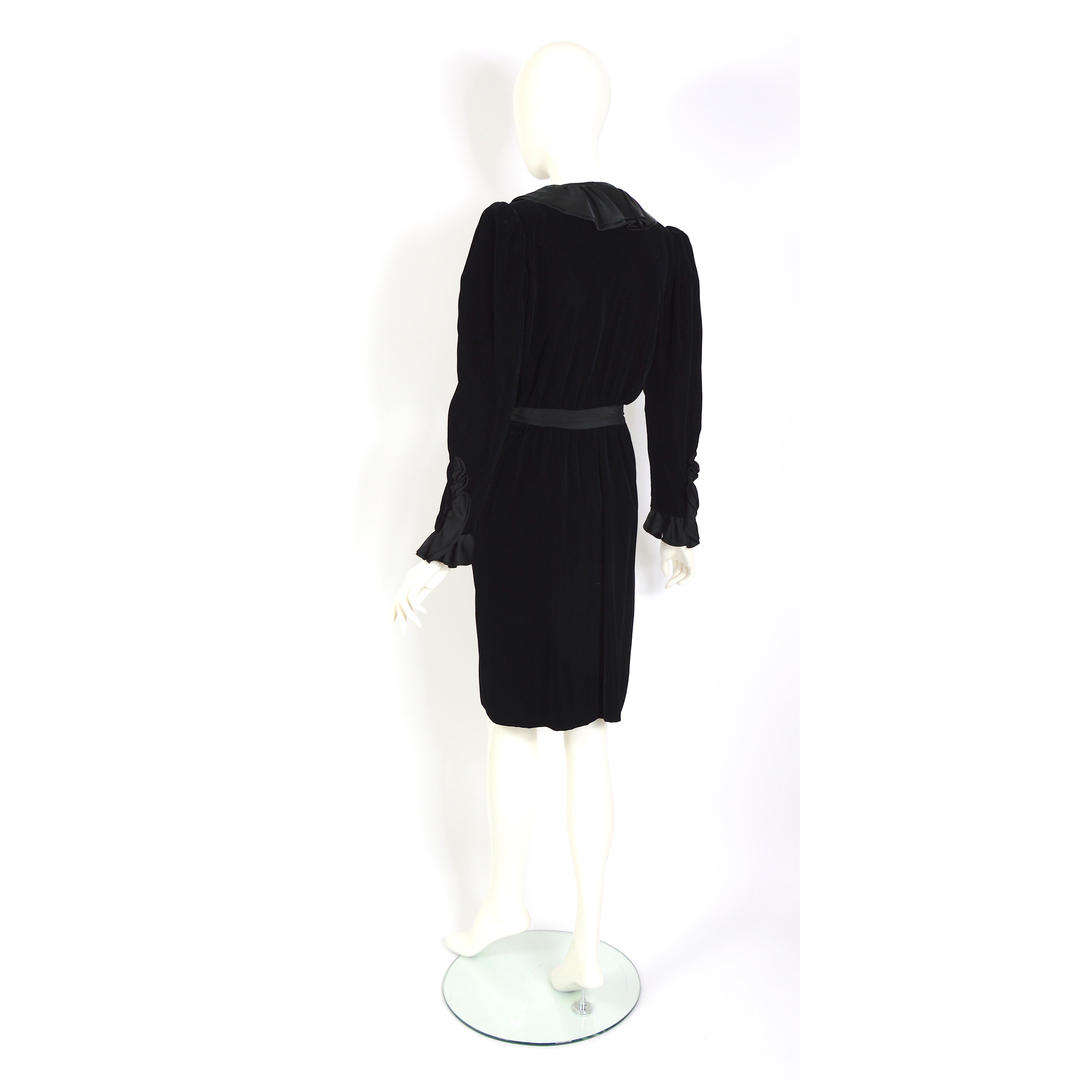 Yves Saint Laurent Vintage 1986 Samt-Kleid mit Rüschen gesehen bei Catherine Deneuve  Damen im Angebot