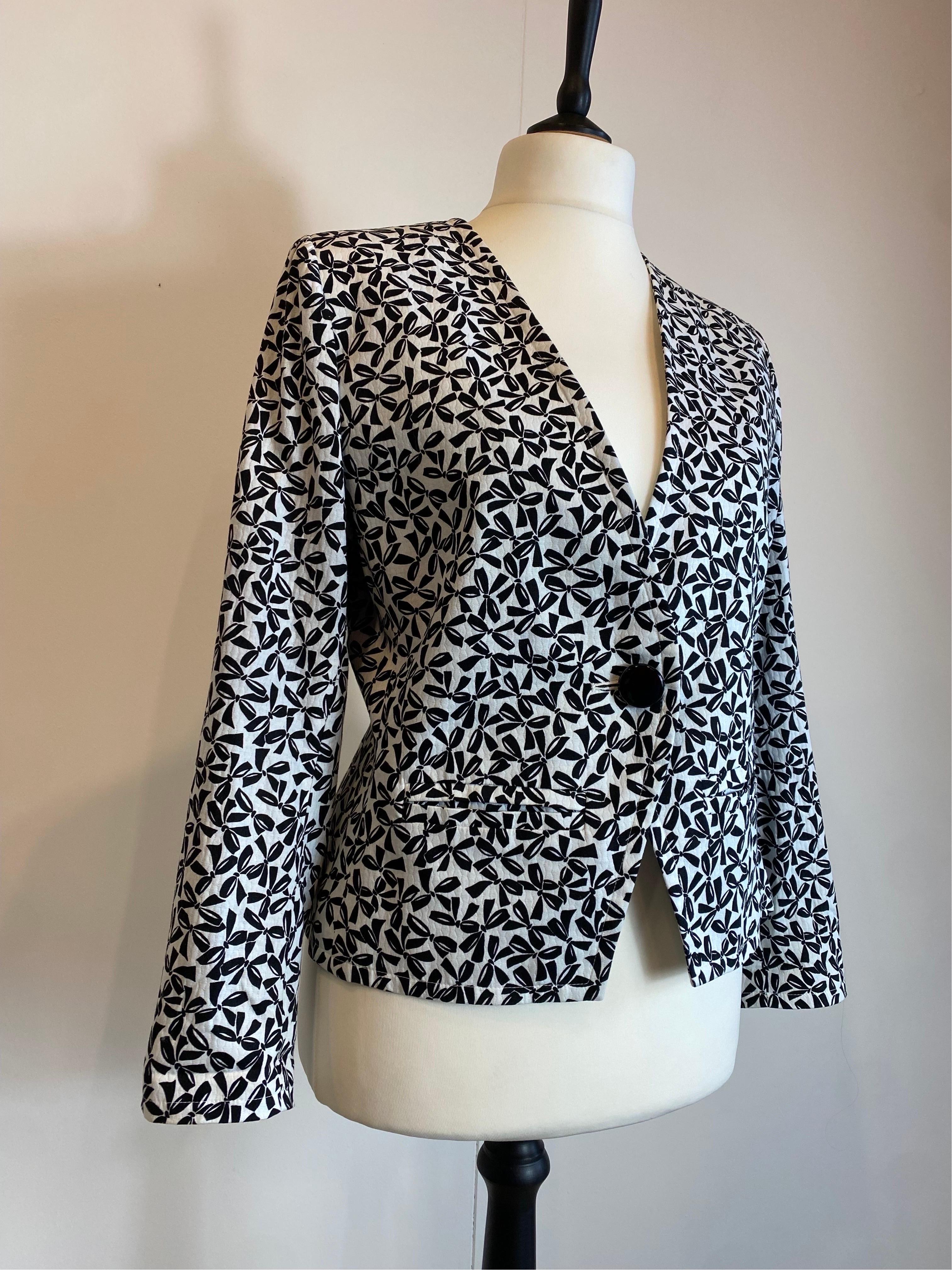 Yves Saint Laurent Vintage Balck and white bows Jacket In Excellent Condition For Sale In Carnate, IT