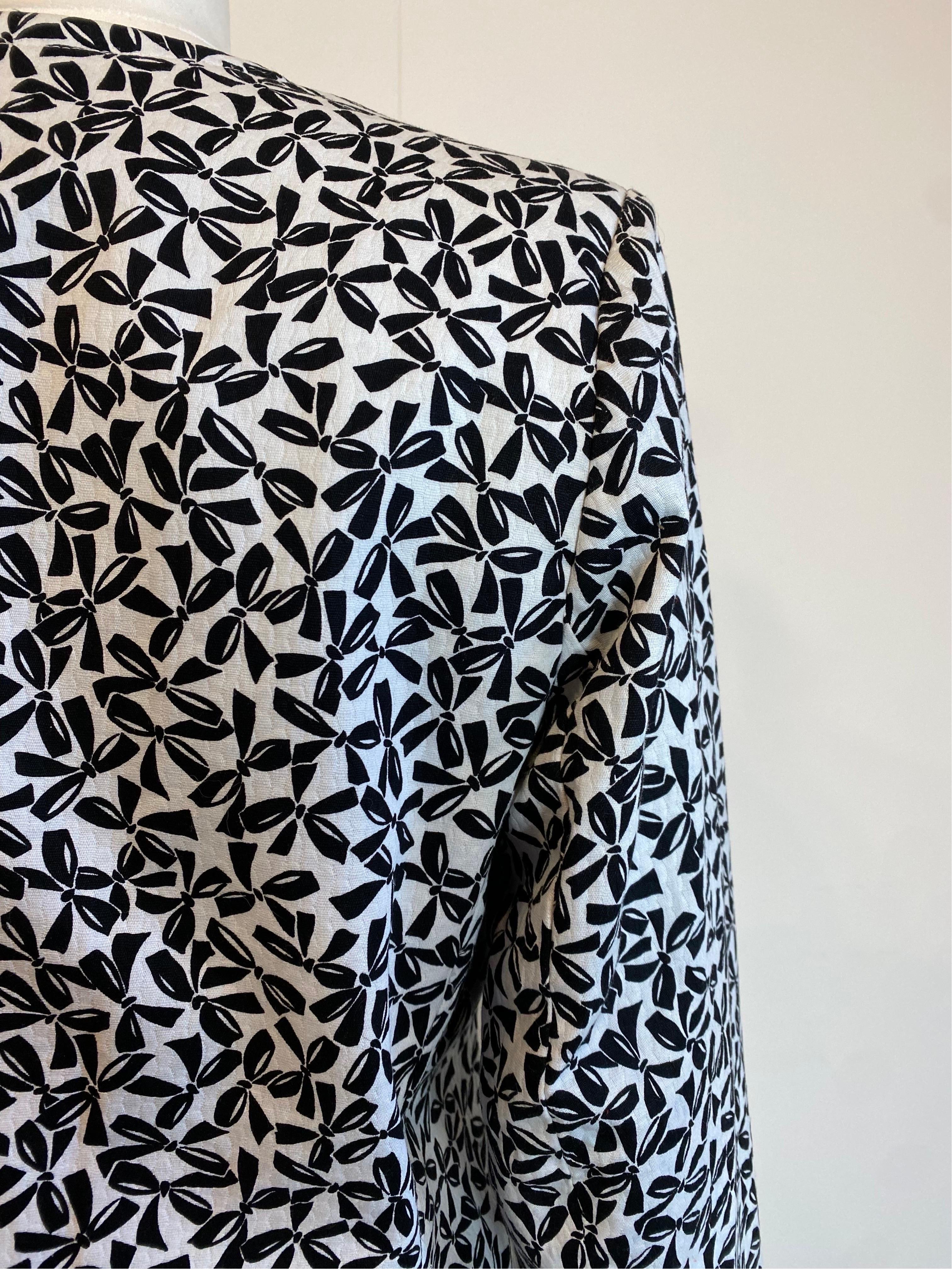 Yves Saint Laurent Vintage Jacke mit Balck und weißen Schleifen im Angebot 2