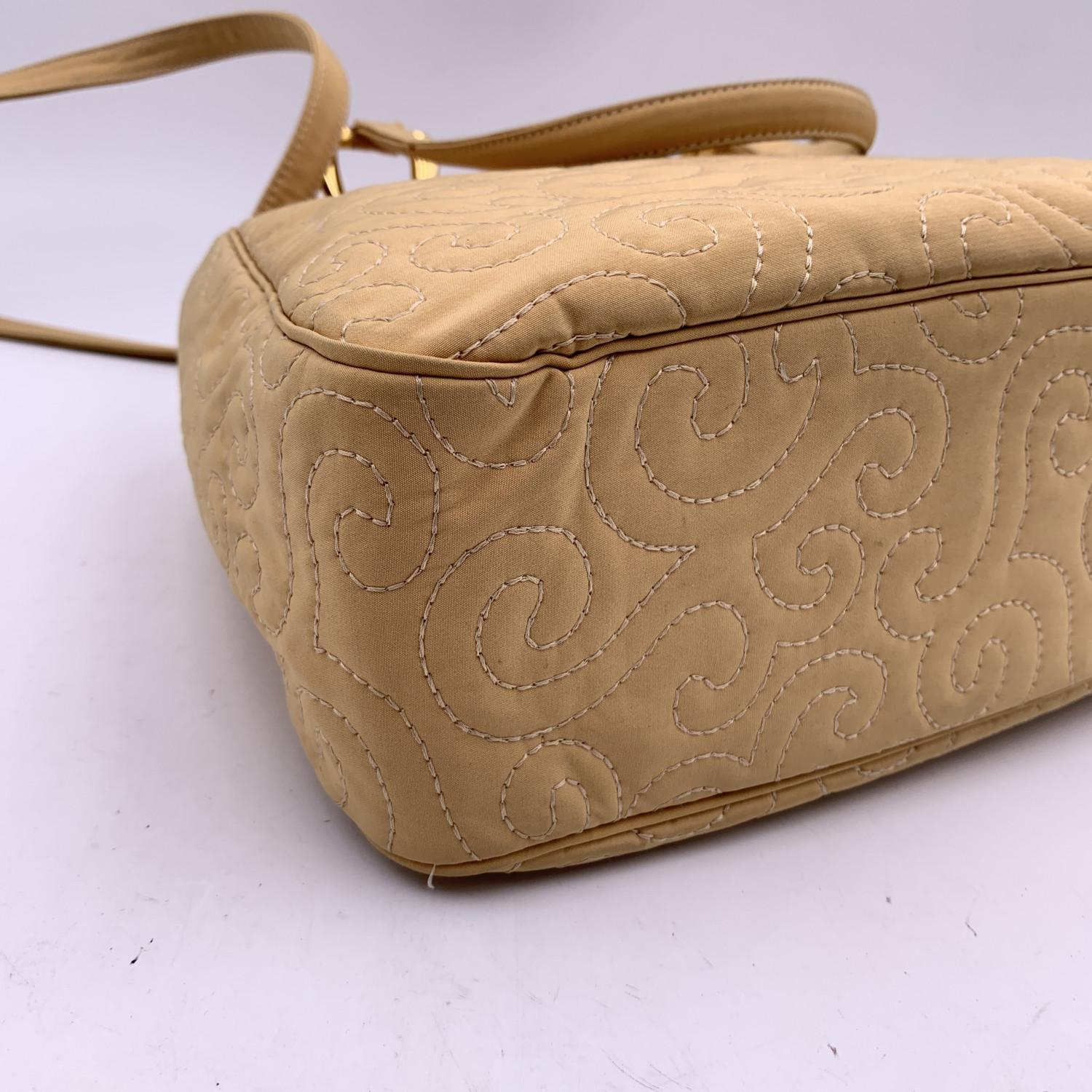 Yves Saint Laurent - Sac fourre-tout vintage en toile brodée beige en vente 1