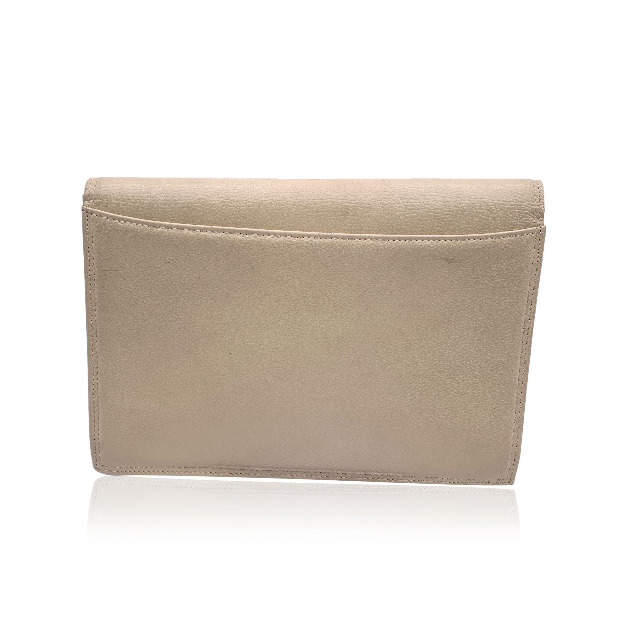 Yves Saint Laurent Vintage Beige Leather Clutch Bag Handbag In Excellent Condition For Sale In Rome, Rome