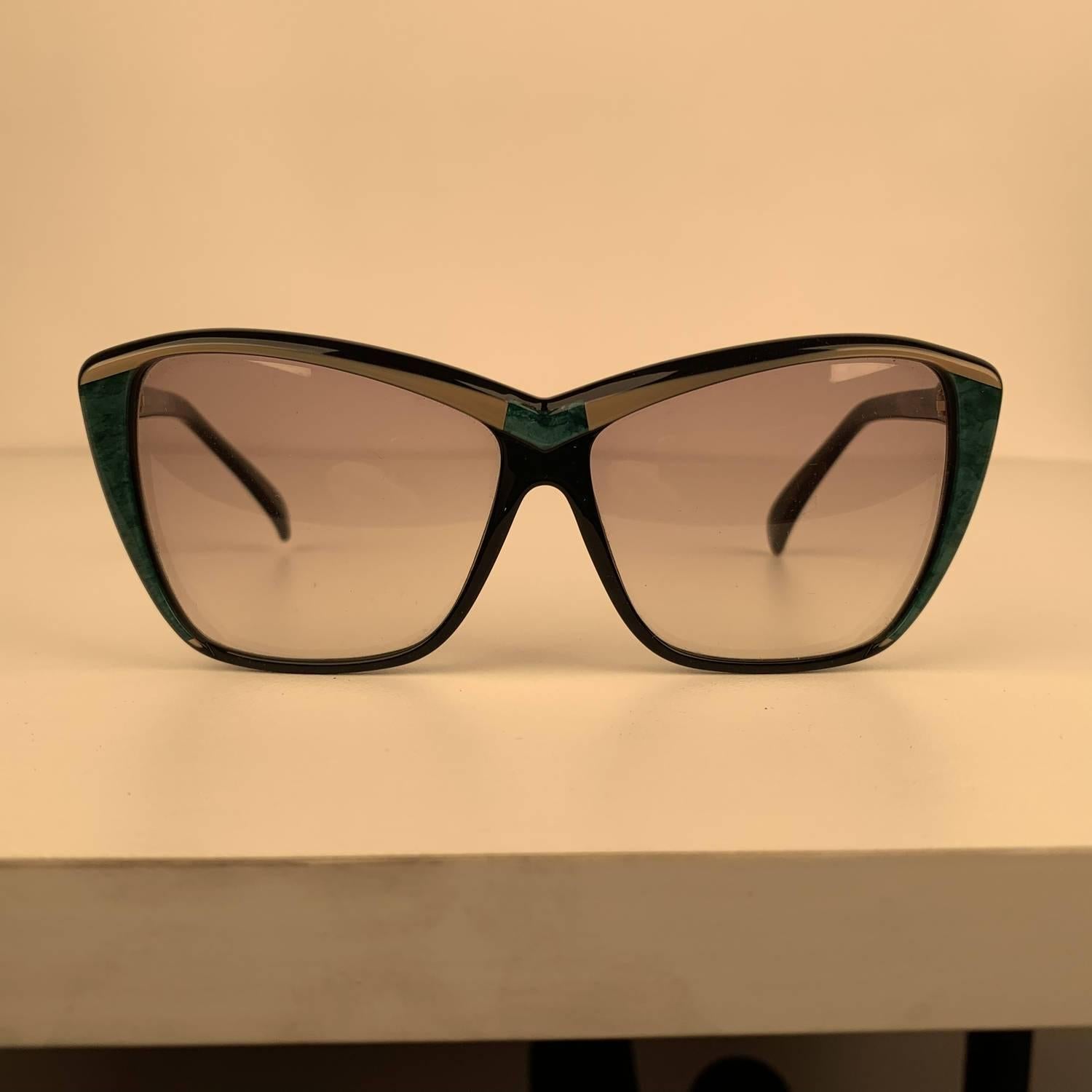 Vintage sunglasses by YVES SAINT LAURENT from the 80s, Mod. 8706 PO 73. Black and green frame with glossy Ivory accents on the front. Hand-Made in France. YSL logos on the arms. New 100% UV protection gradient lenses.


Details

MATERIAL: