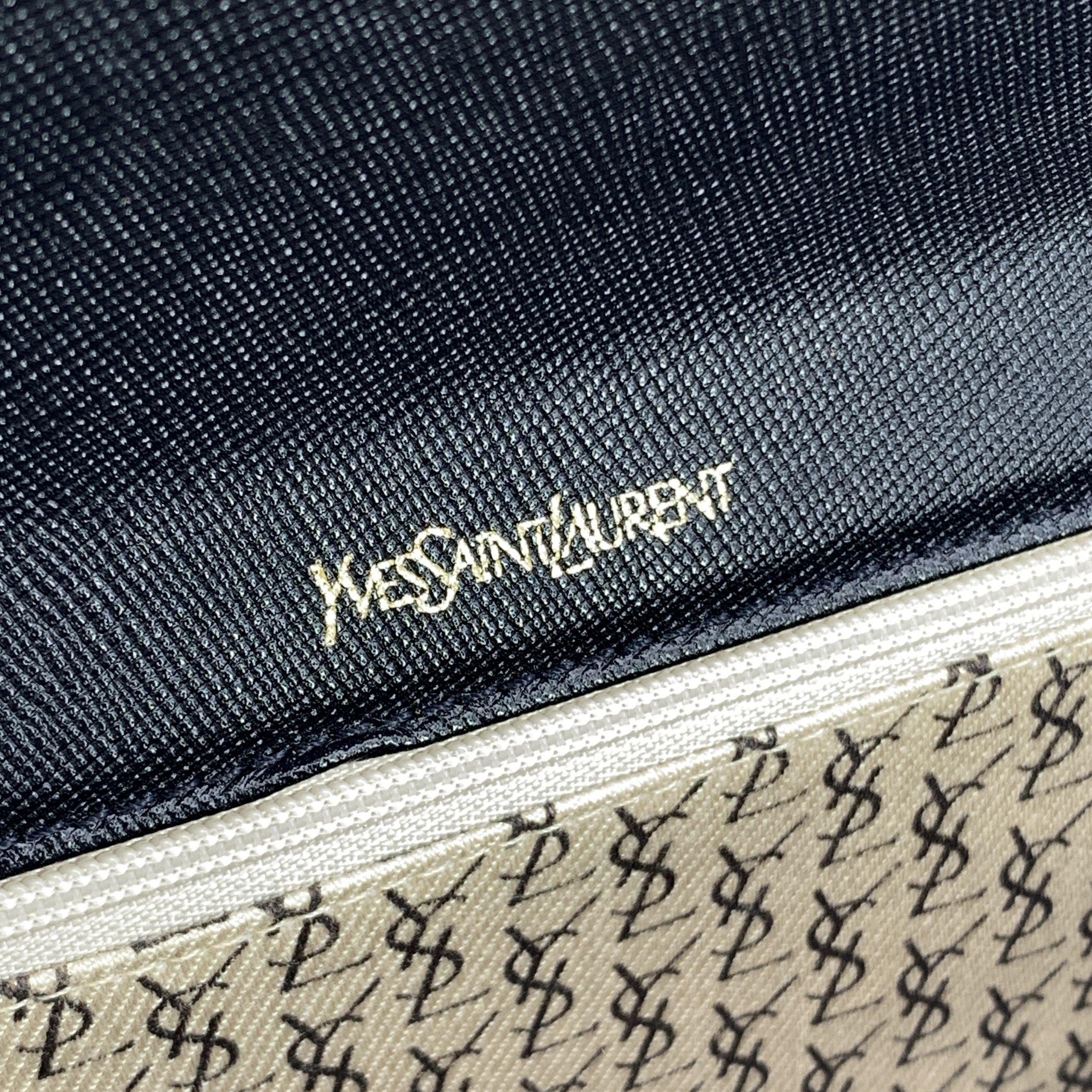 Yves Saint Laurent Bolso de mano asimétrico vintage de piel negra en venta 1