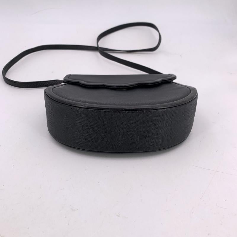 Noir Yves Saint Laurent Vintage Sac à bandoulière en cuir noir en vente