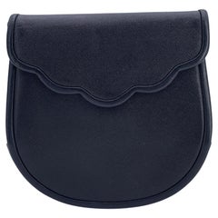 Yves Saint Laurent Borsa messenger piccola smerlata in pelle nera vintage