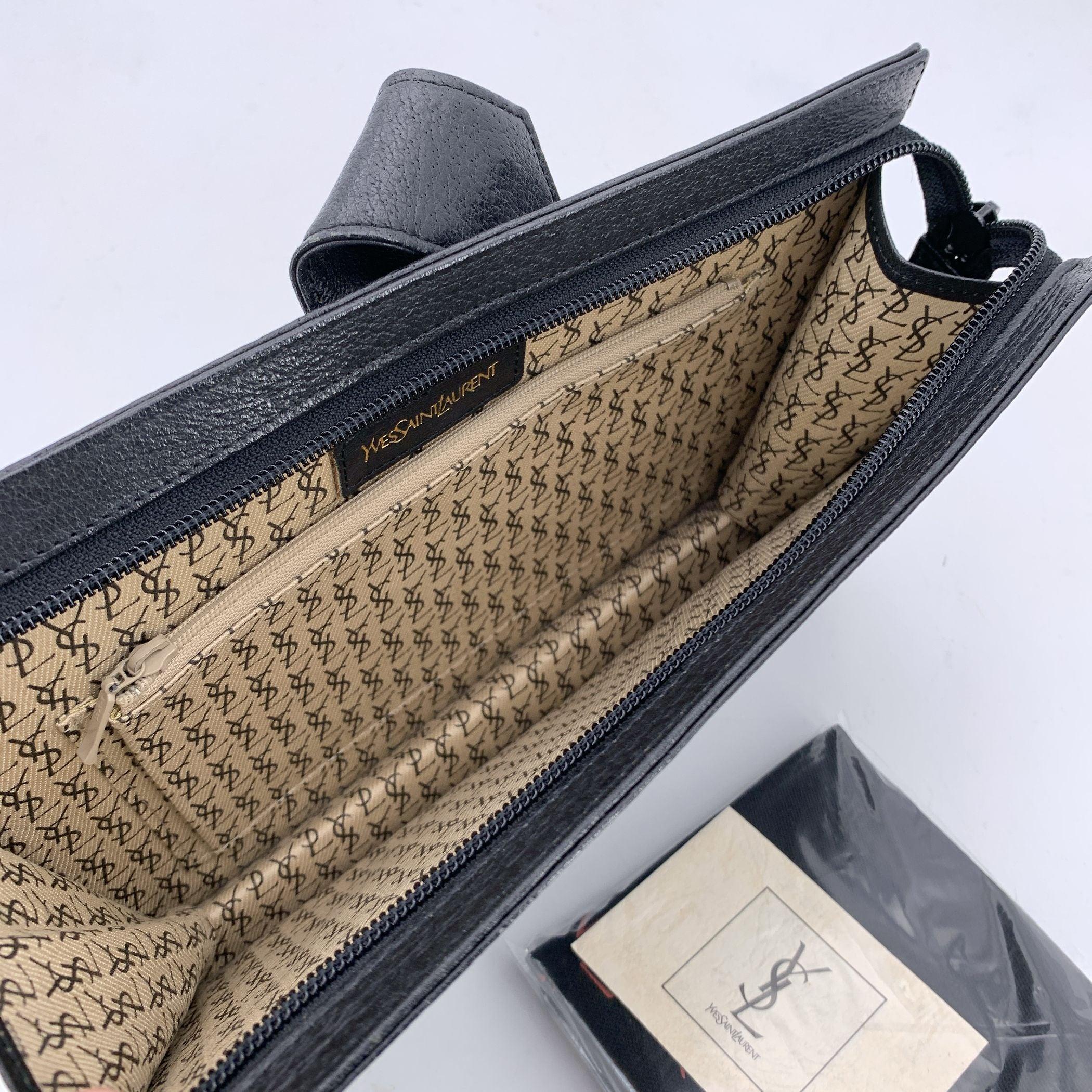 Yves Saint Laurent Vintage Black Leather Y Clutch Bag Handbag Unisexe en vente