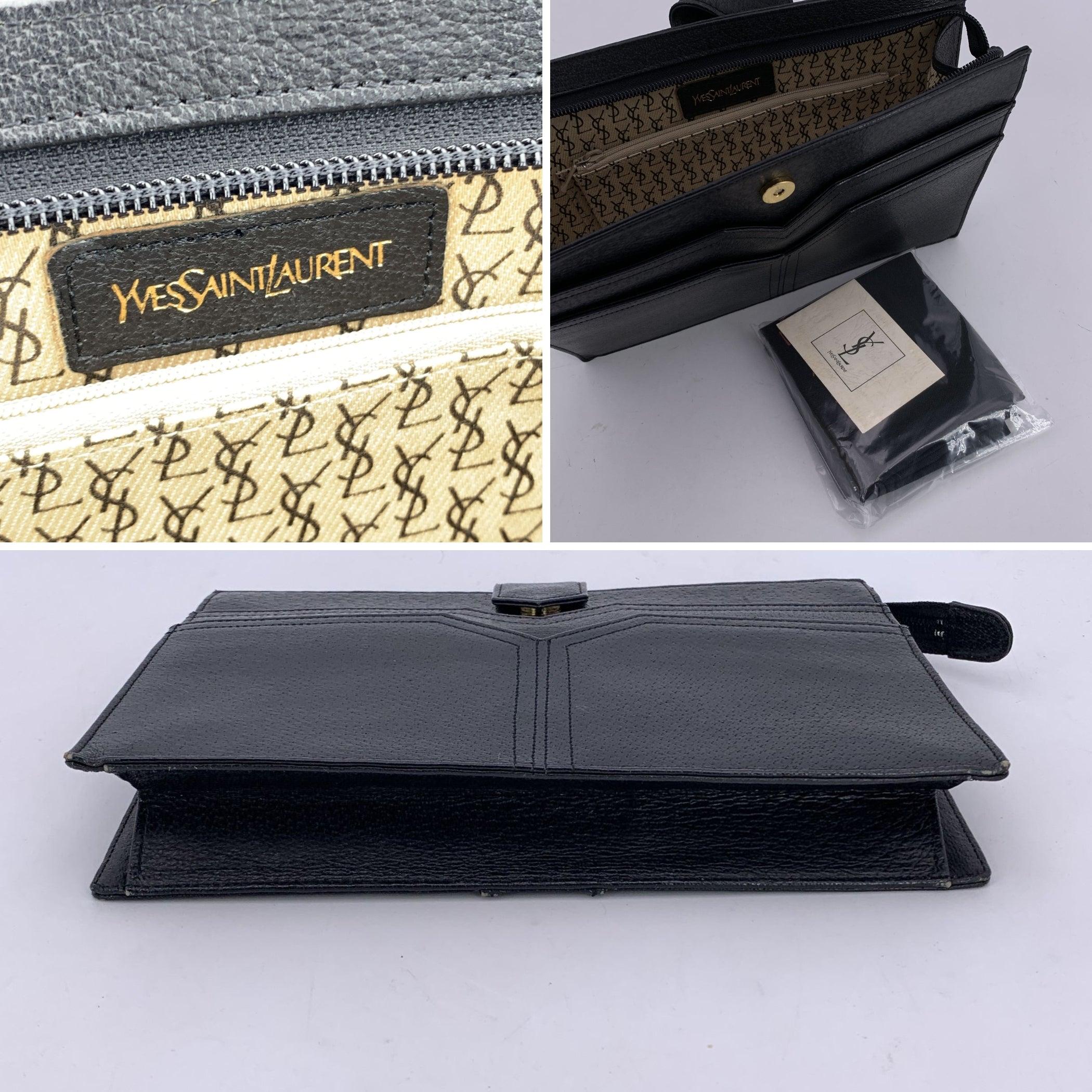Yves Saint Laurent Vintage Black Leather Y Clutch Bag Handbag en vente 1
