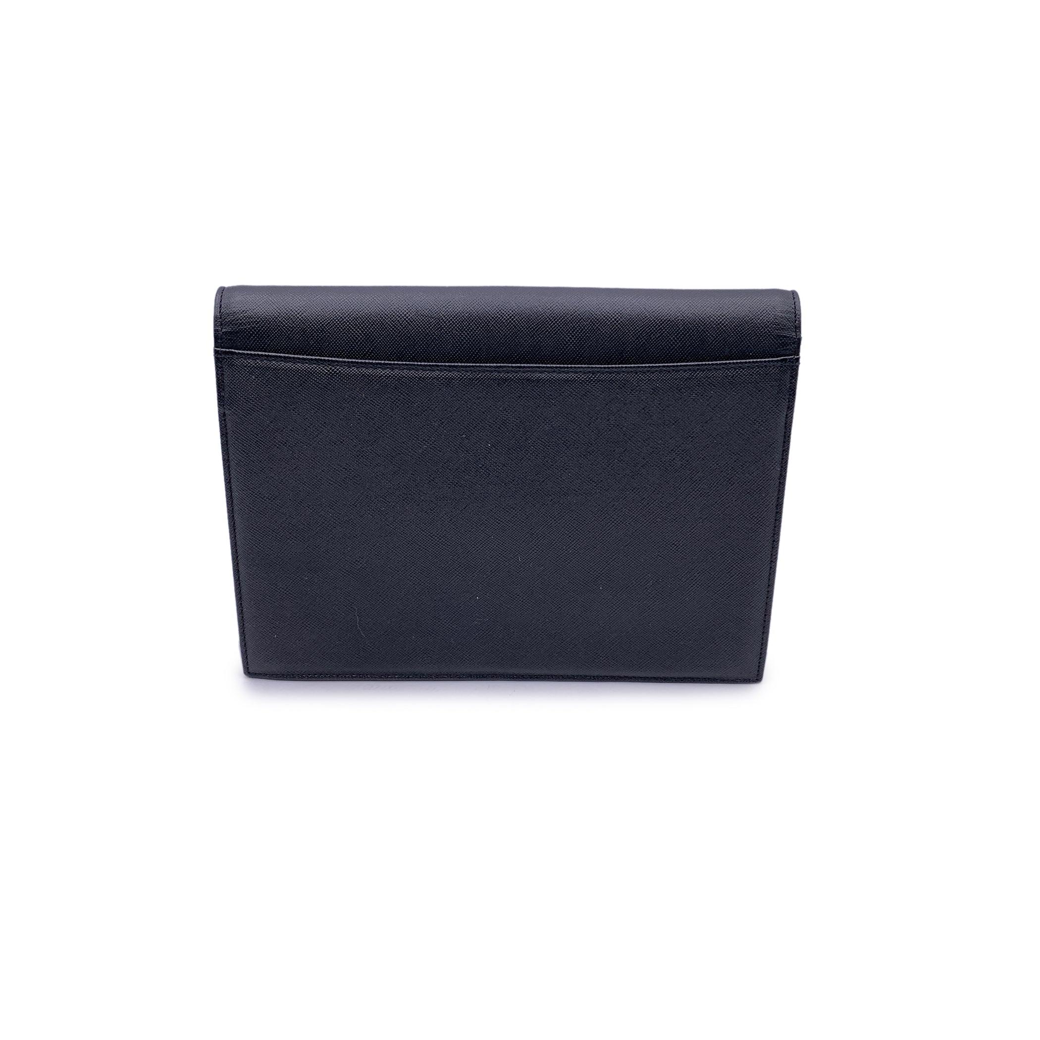 Yves Saint Laurent Vintage Clutch aus schwarzem Leder mit YSL-Logo (Schwarz)