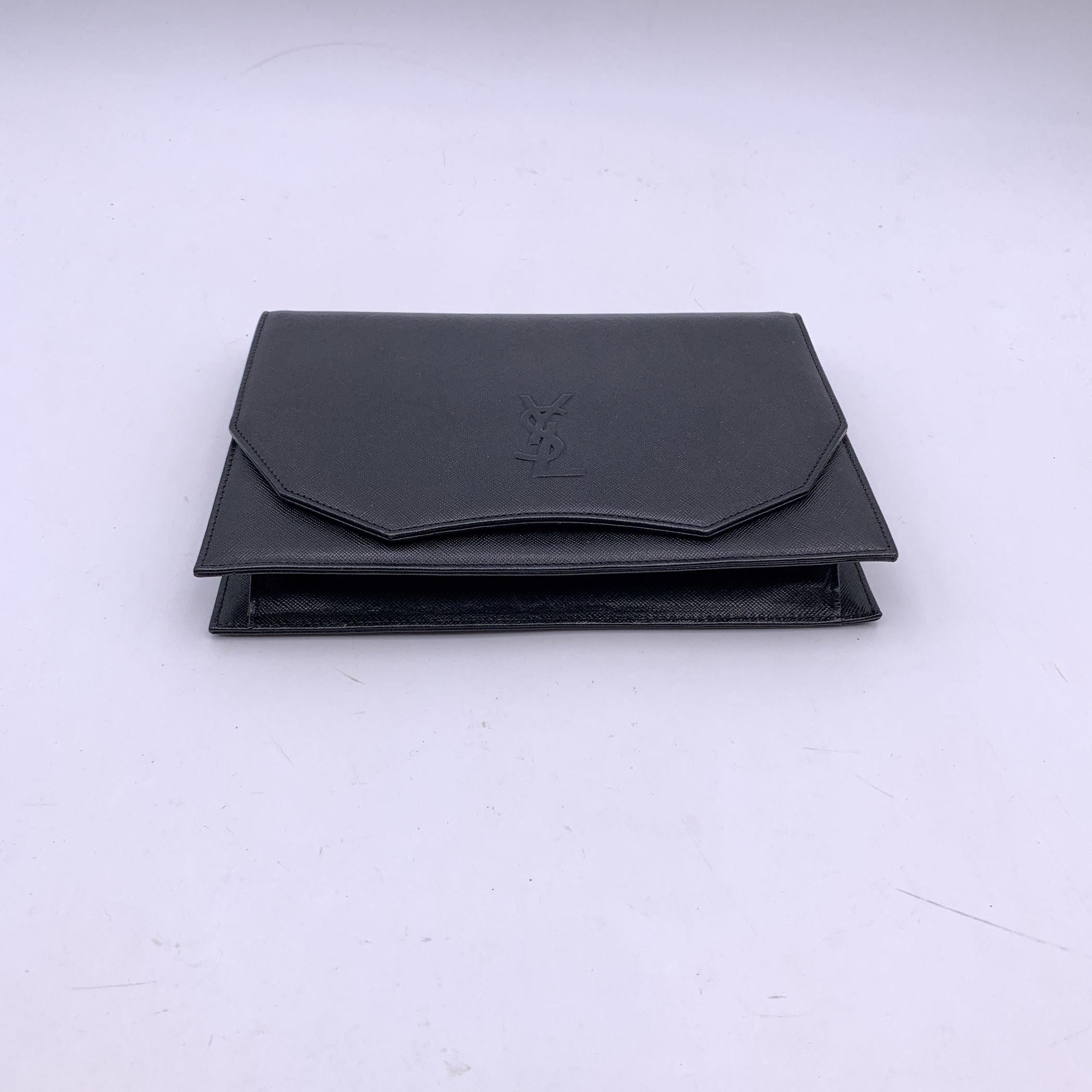 Yves Saint Laurent Vintage Clutch aus schwarzem Leder mit YSL-Logo im Zustand „Hervorragend“ in Rome, Rome