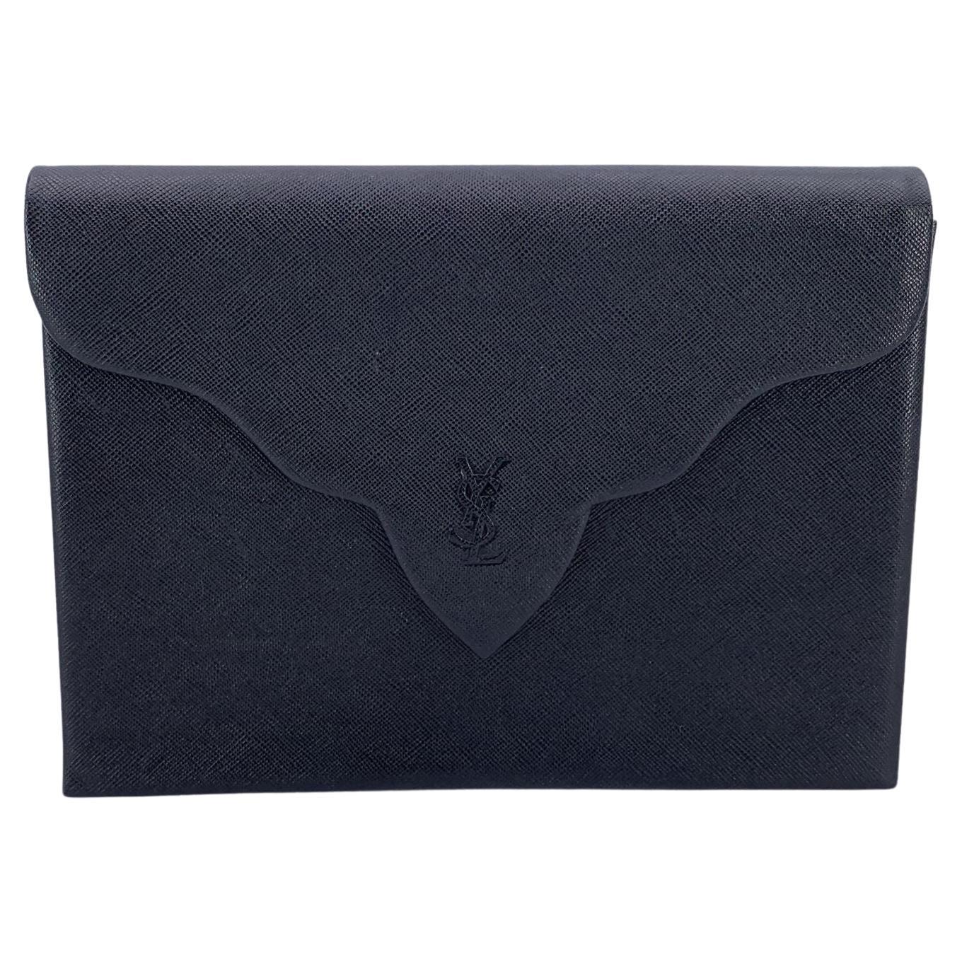 Yves Saint Laurent Bolso de mano con solapa de cuero negro vintage con logotipo YSL