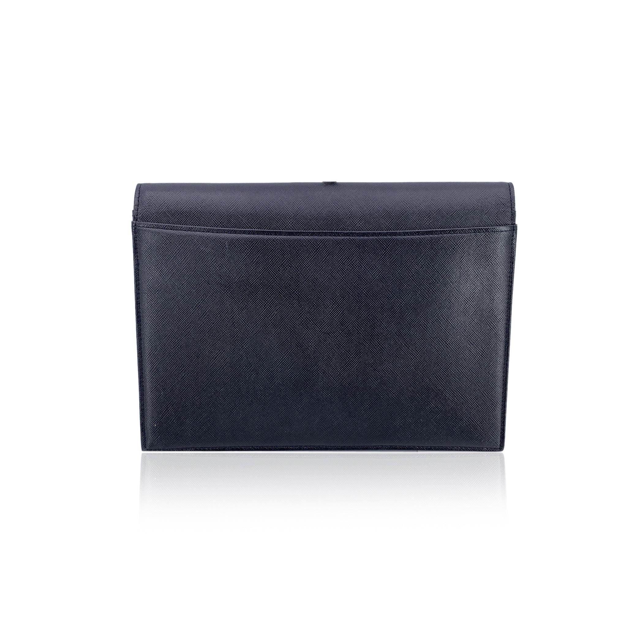 Nero Yves Saint Laurent Pochette vintage in pelle nera con logo YSL in vendita