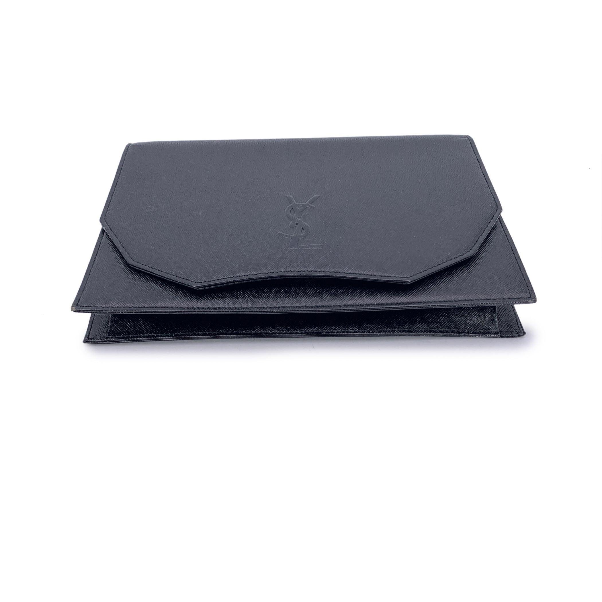Yves Saint Laurent Pochette vintage in pelle nera con logo YSL In condizioni ottime in vendita a Rome, Rome