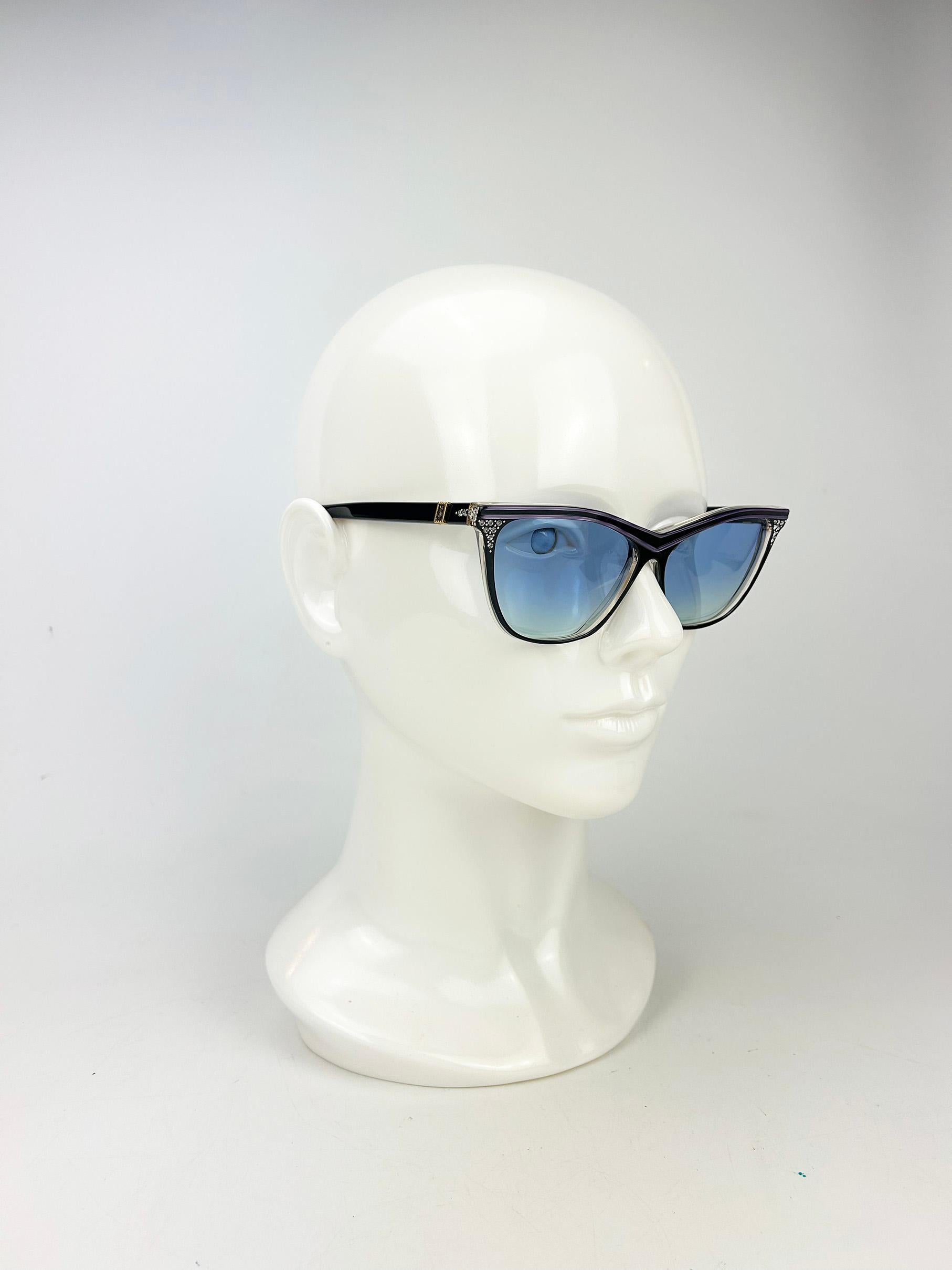 Yves Saint Laurent Vintage Schwarze Vintage-Sonnenbrille mit Strass und Katzenaugen c1980er im Zustand „Hervorragend“ im Angebot in Philadelphia, PA