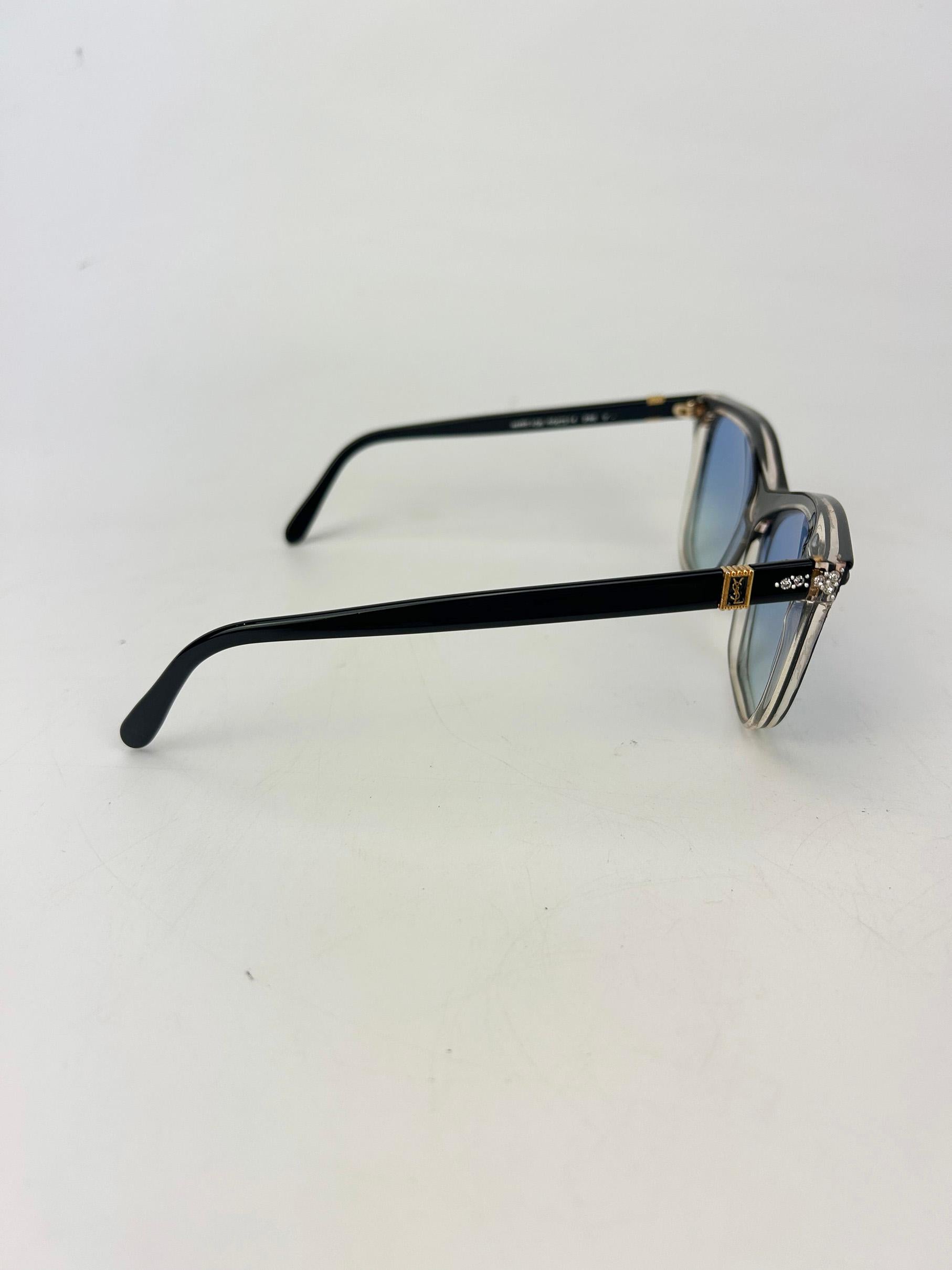 Yves Saint Laurent Vintage Schwarze Vintage-Sonnenbrille mit Strass und Katzenaugen c1980er im Angebot 2