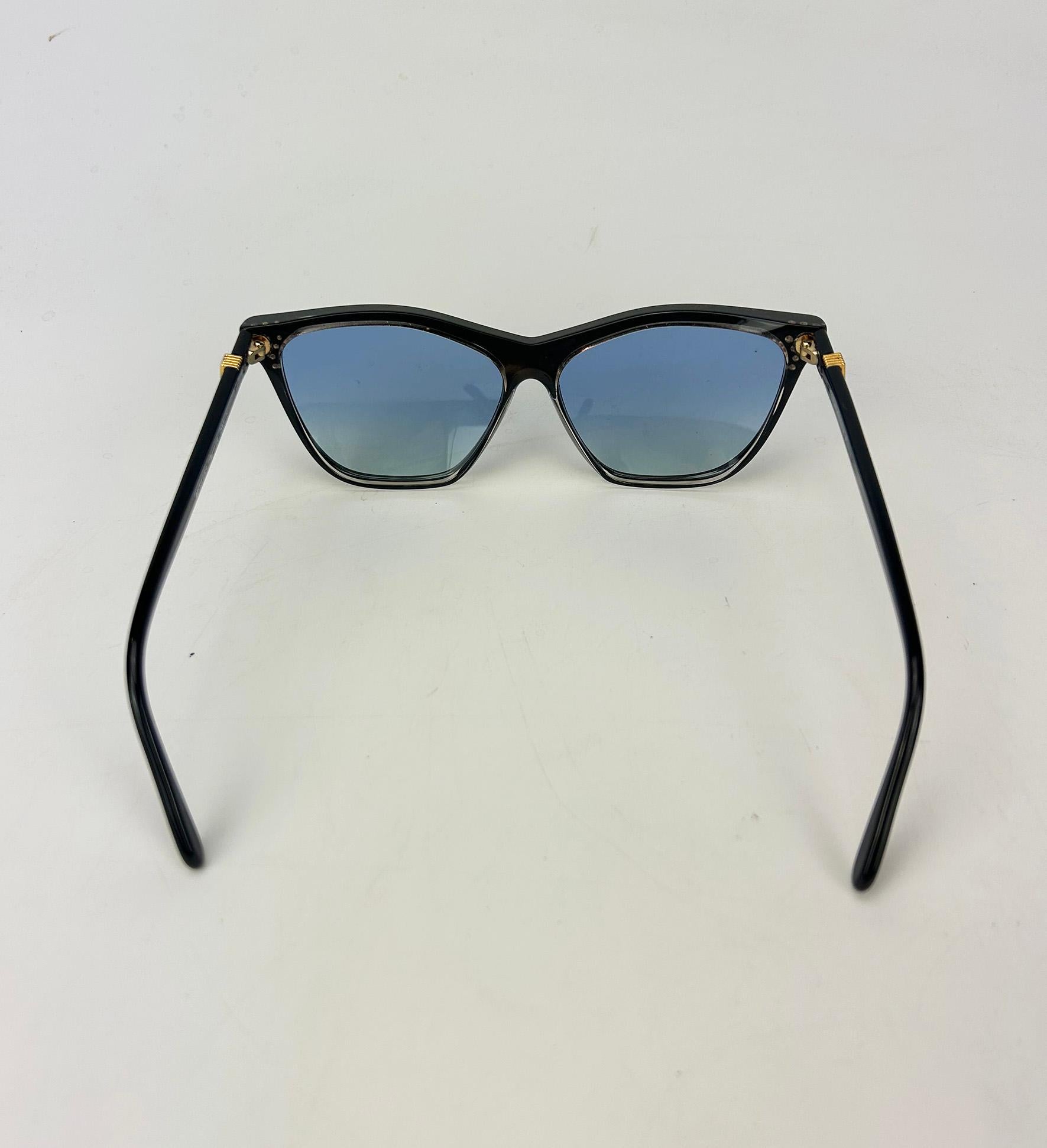 Yves Saint Laurent Vintage Schwarze Vintage-Sonnenbrille mit Strass und Katzenaugen c1980er im Angebot 3