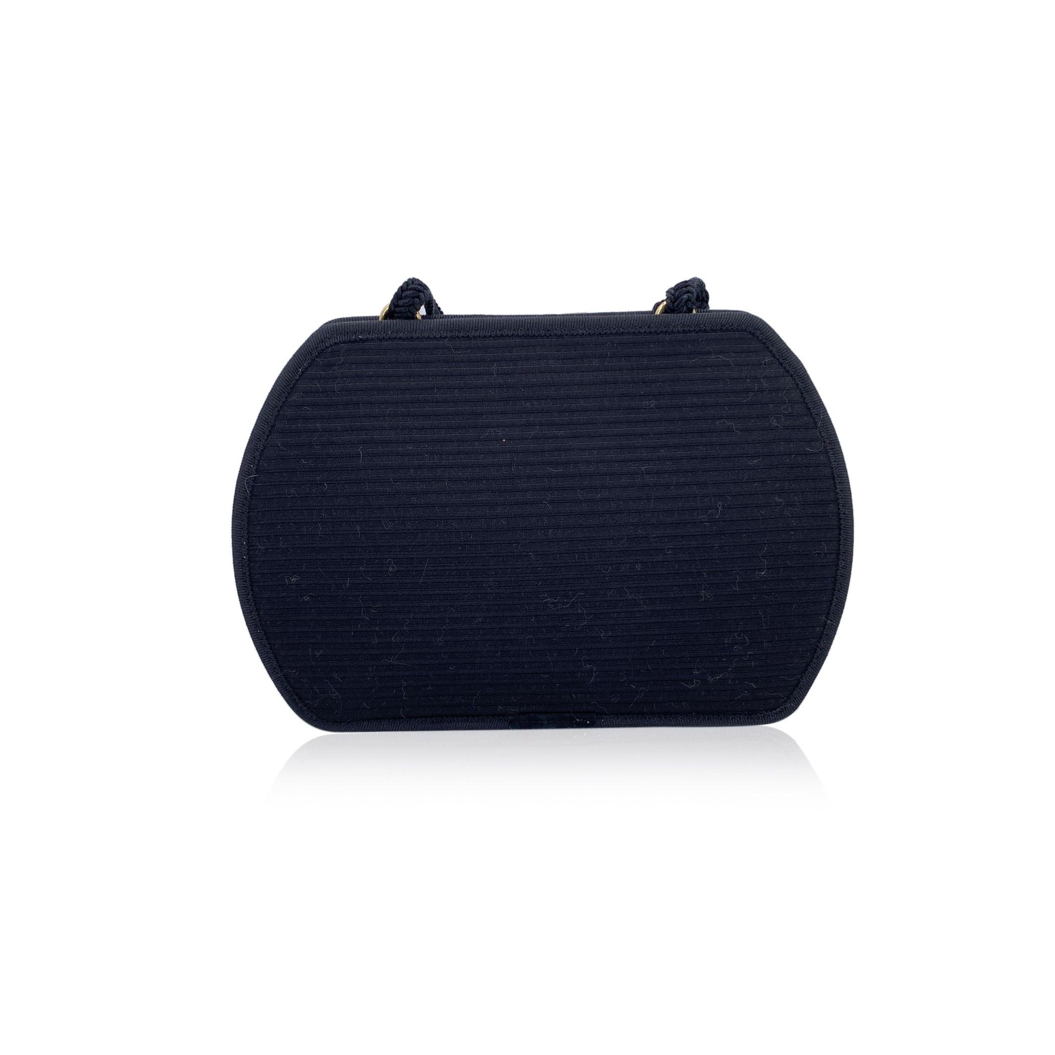 Yves Saint Laurent Vintage Black Ribbed Fabric Shoulder Bag In Excellent Condition For Sale In Rome, Rome