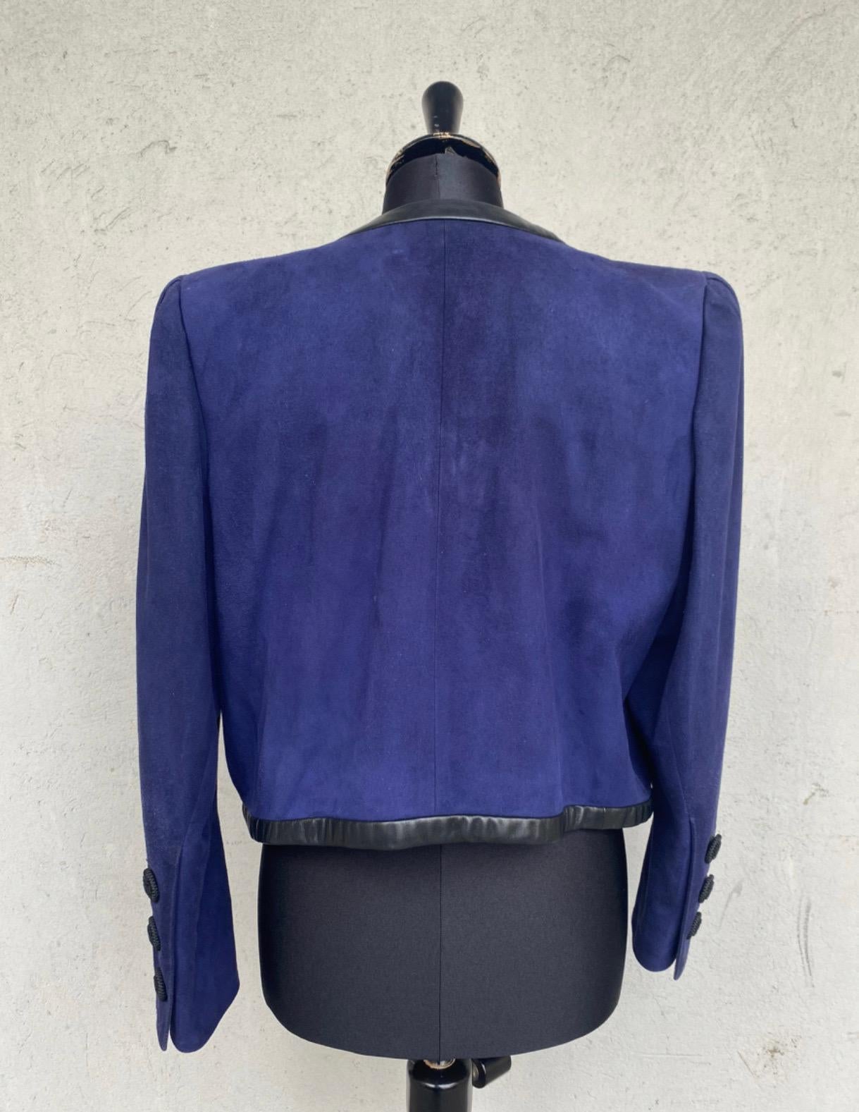 Vintage Yves Saint Laurent jacket in purple/blue suede leather( velvet lamb) indicative size: 42 Italian, measurements: shoulder 42 cm, length 50 cm, chest 54 cm, sleeve 53 cm, normal condition of a vintage garment, used but in good condition