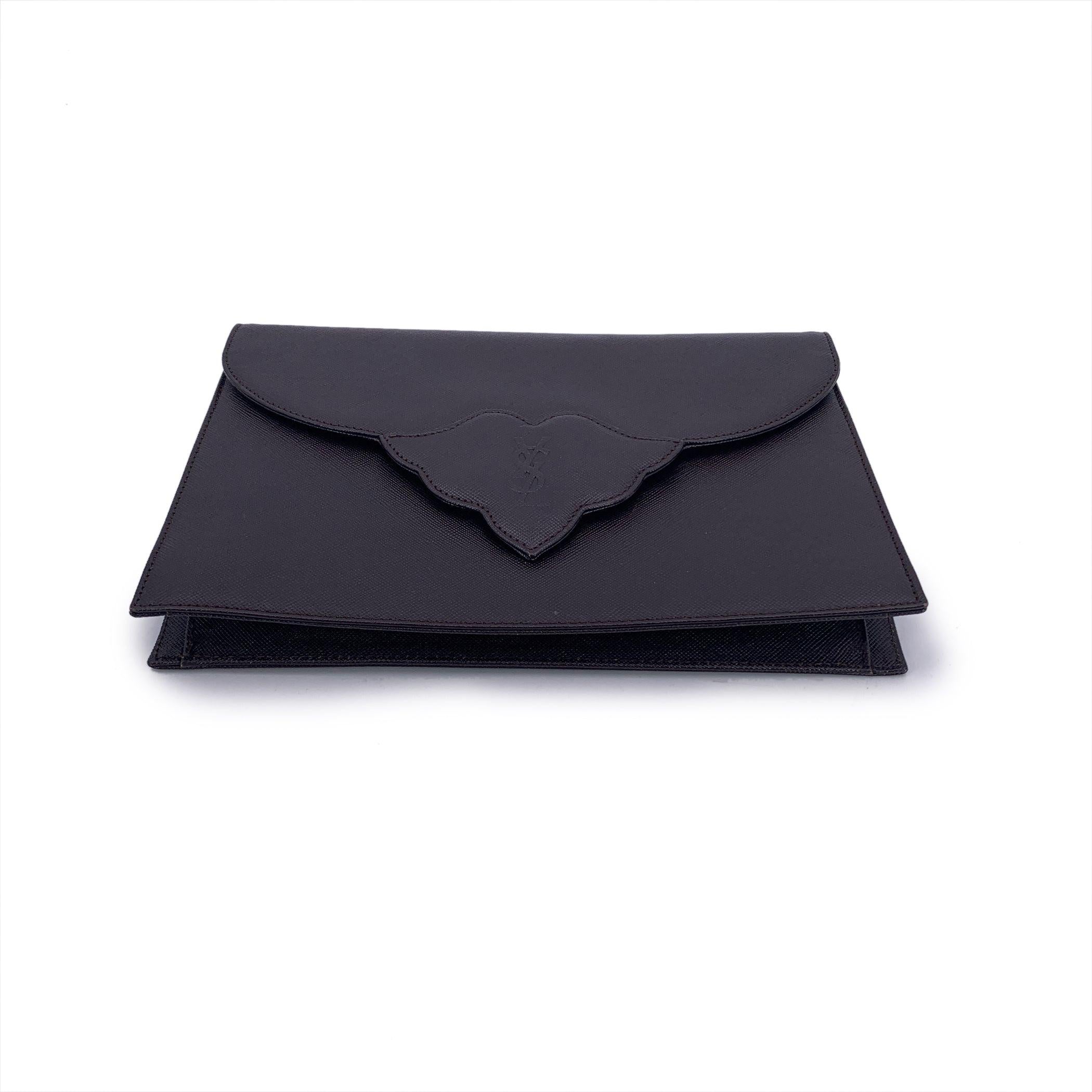 Yves Saint Laurent Vintage Braunes Leder YSL Logo Flap Clutch Tasche im Zustand „Hervorragend“ im Angebot in Rome, Rome