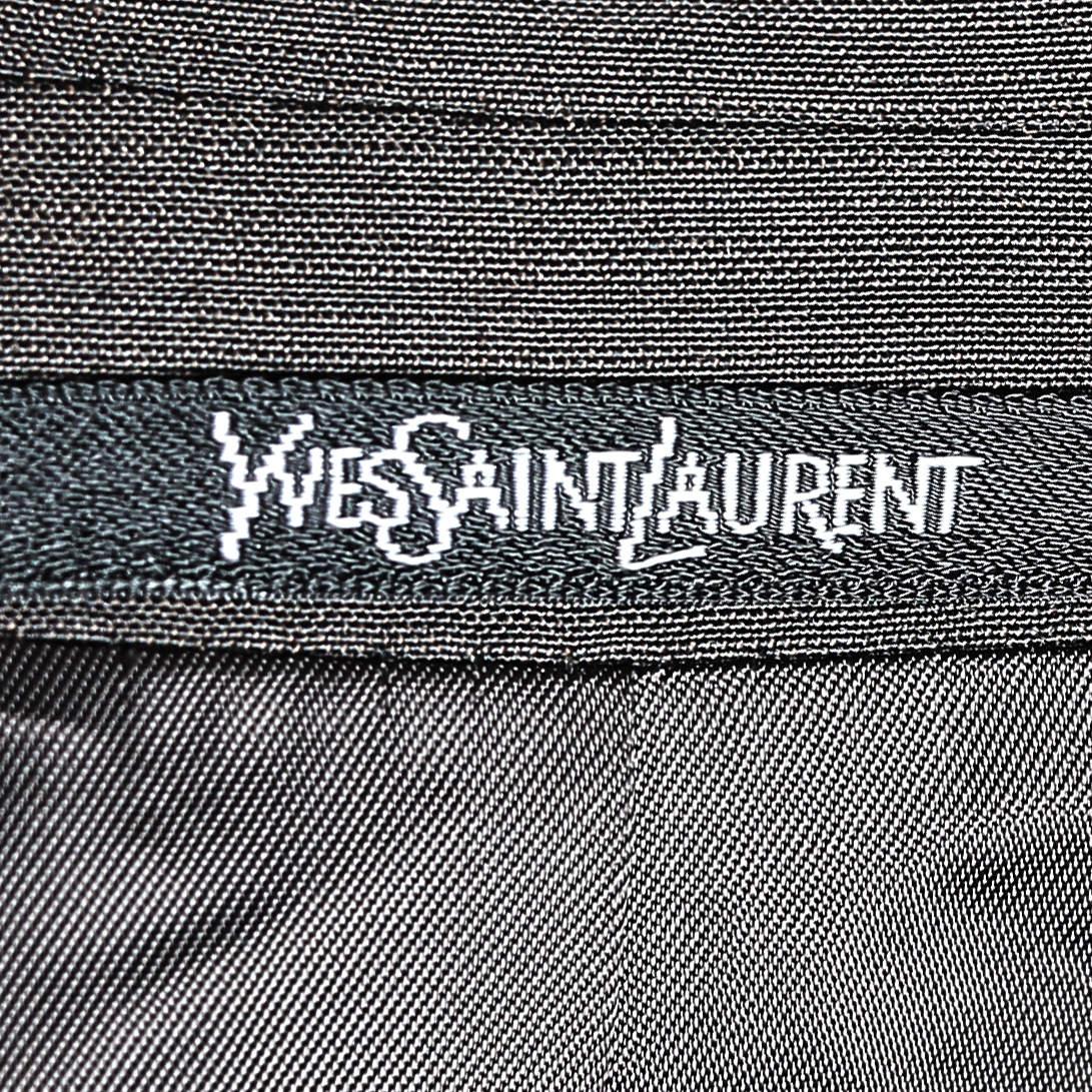 Yves Saint Laurent Vintage Blazer aus brauner Seide und Wolle mit Knopfleiste 4XL im Zustand „Gut“ im Angebot in Dubai, Al Qouz 2
