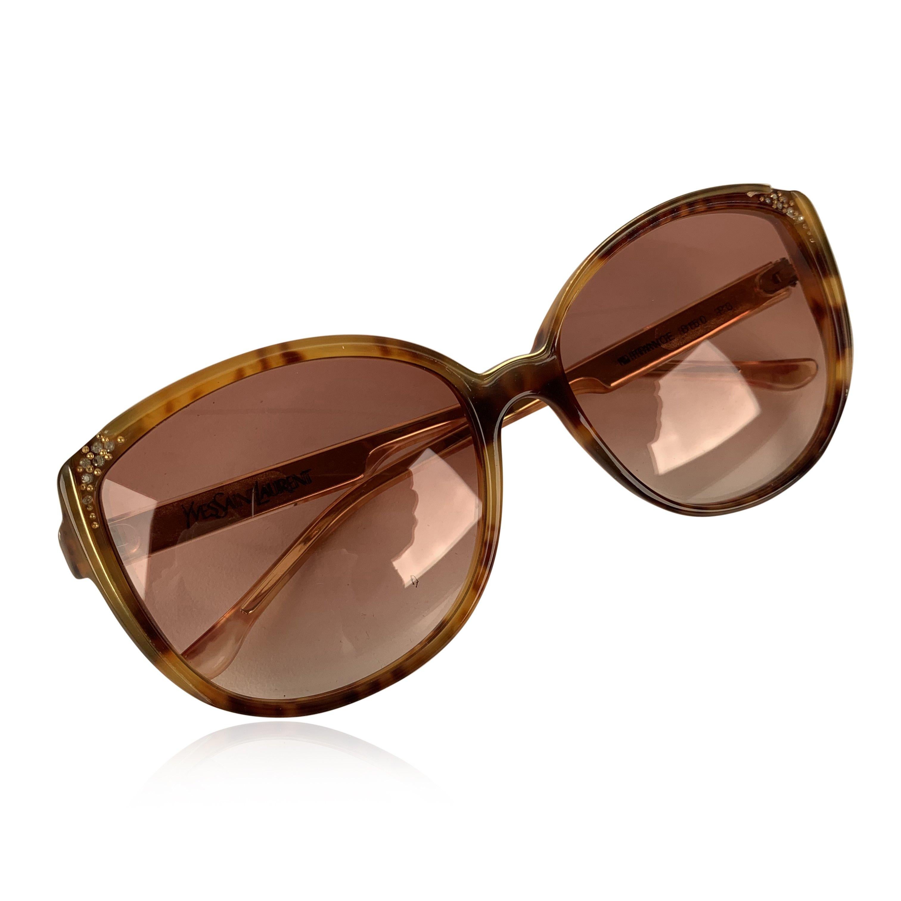 Vintage YVES SAINT LAURENT oversized sunglasses, mod. 8150. Tortoise acetate frame with crystals and small gold-tone studs embellishment. YSL signatures on the side of the arms. model: 8150 P 3. 100% UV excellent quality gradient brown lens. Made in