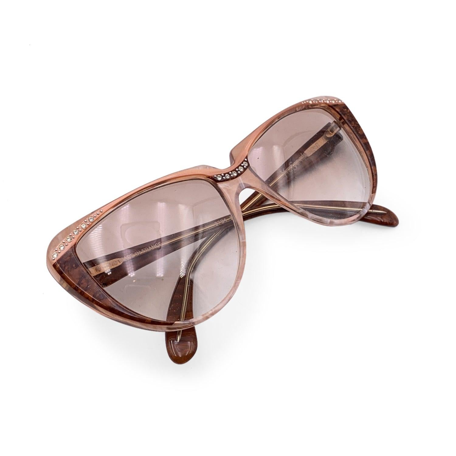 Beige Yves Saint Laurent Vintage Cat Eye Sunglasses 8704 PO 74 50/20 125mm en vente
